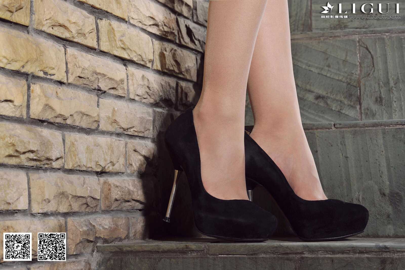 Model 文欣《楼梯口的时尚高跟女郎》 [丽柜LiGui第15张