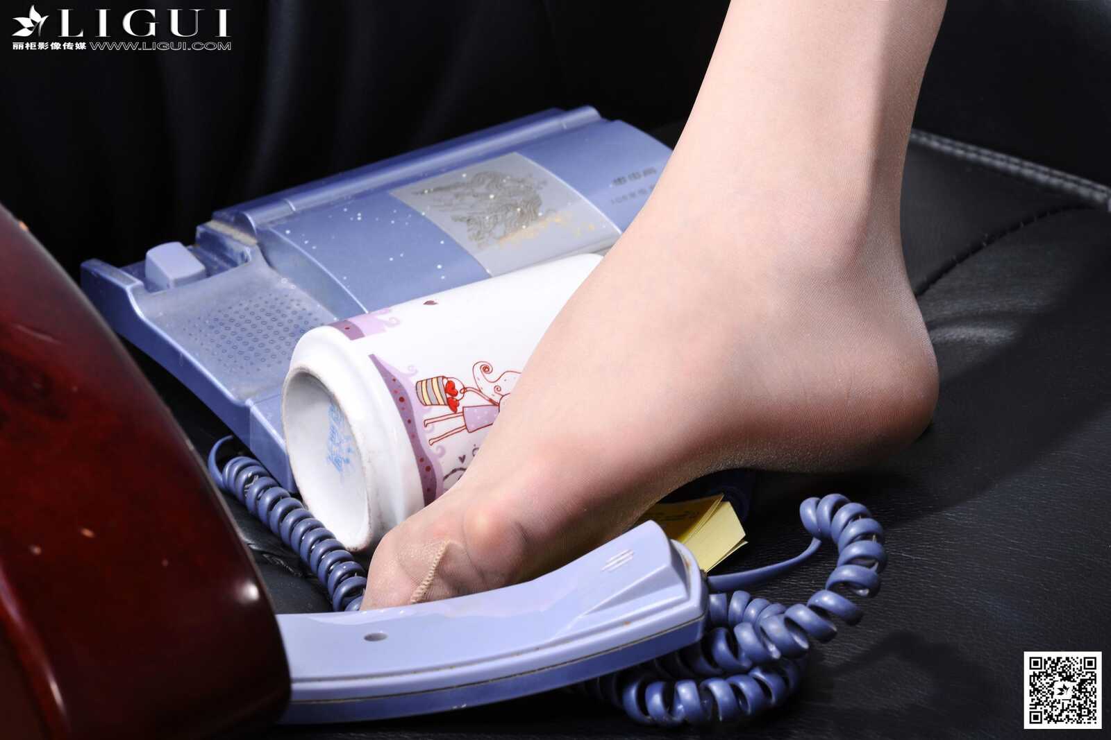 [丽柜LiGui] Model 阿梨《办公室蓝色丽人》美腿玉足第3张