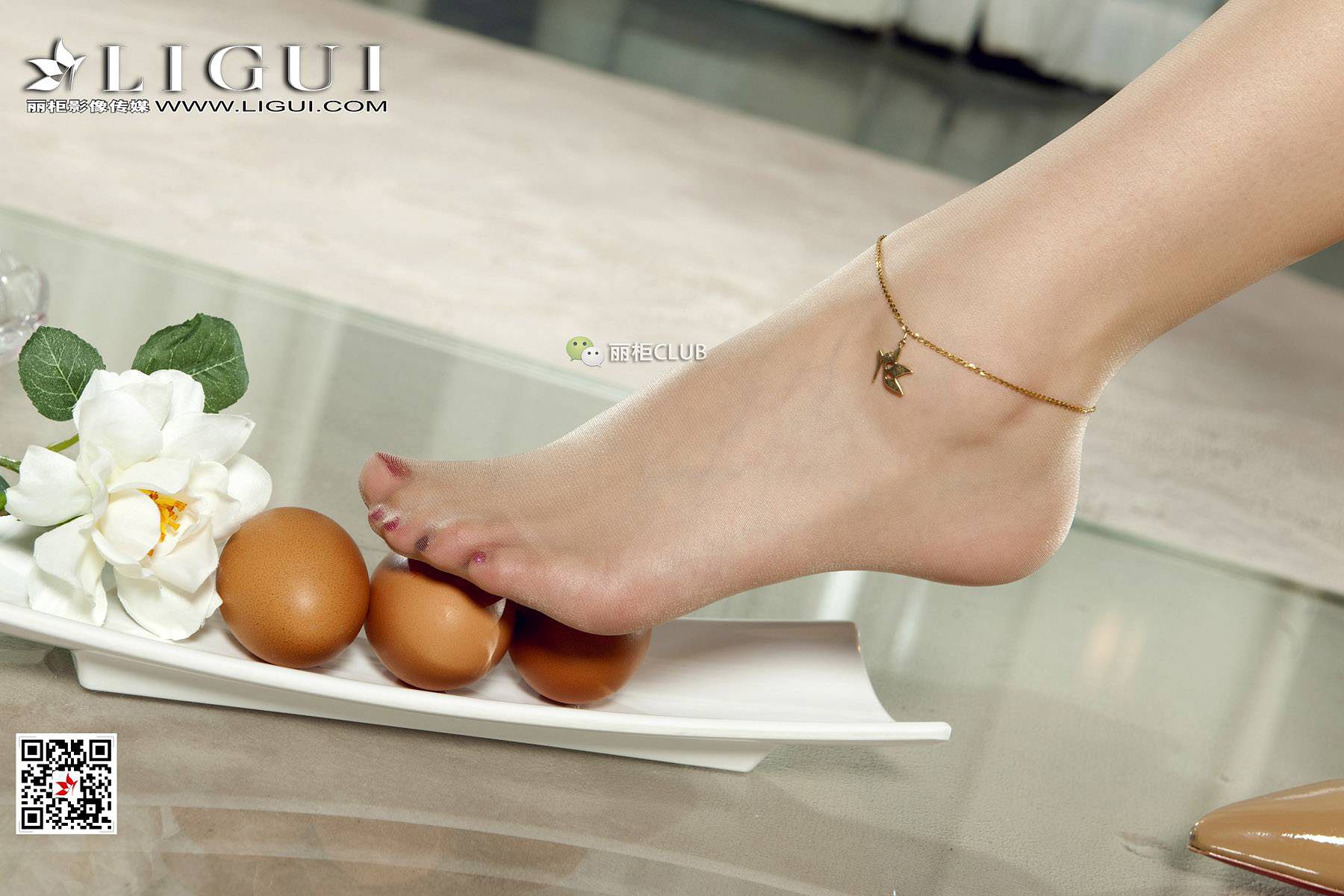 腿模Vicky《鸡蛋丝足》 [丽柜LIGUI] 网络丽人 写真第12张