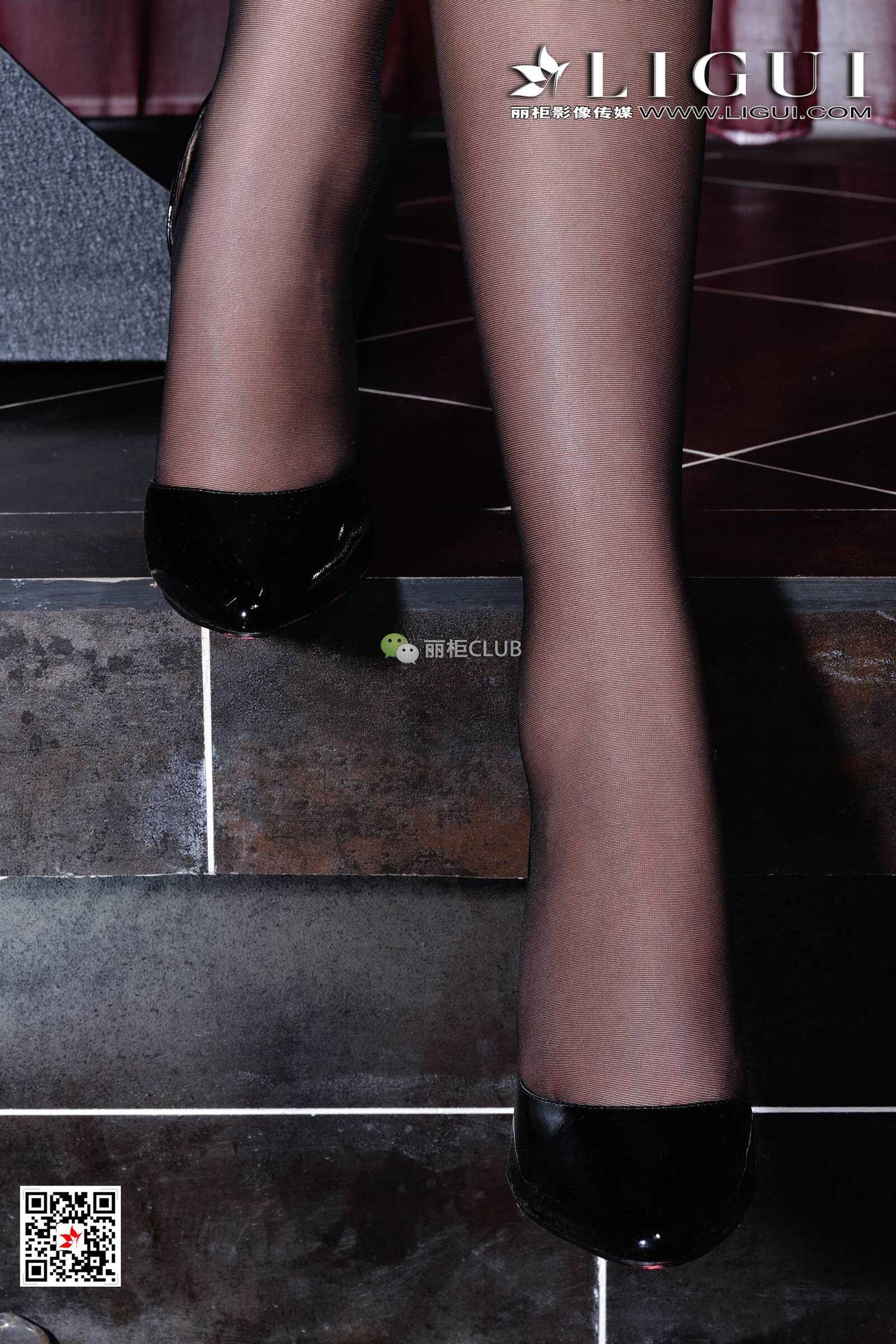 腿模Amily《黑丝美腿丽人》 [丽柜Ligui]  美腿丝足第15张