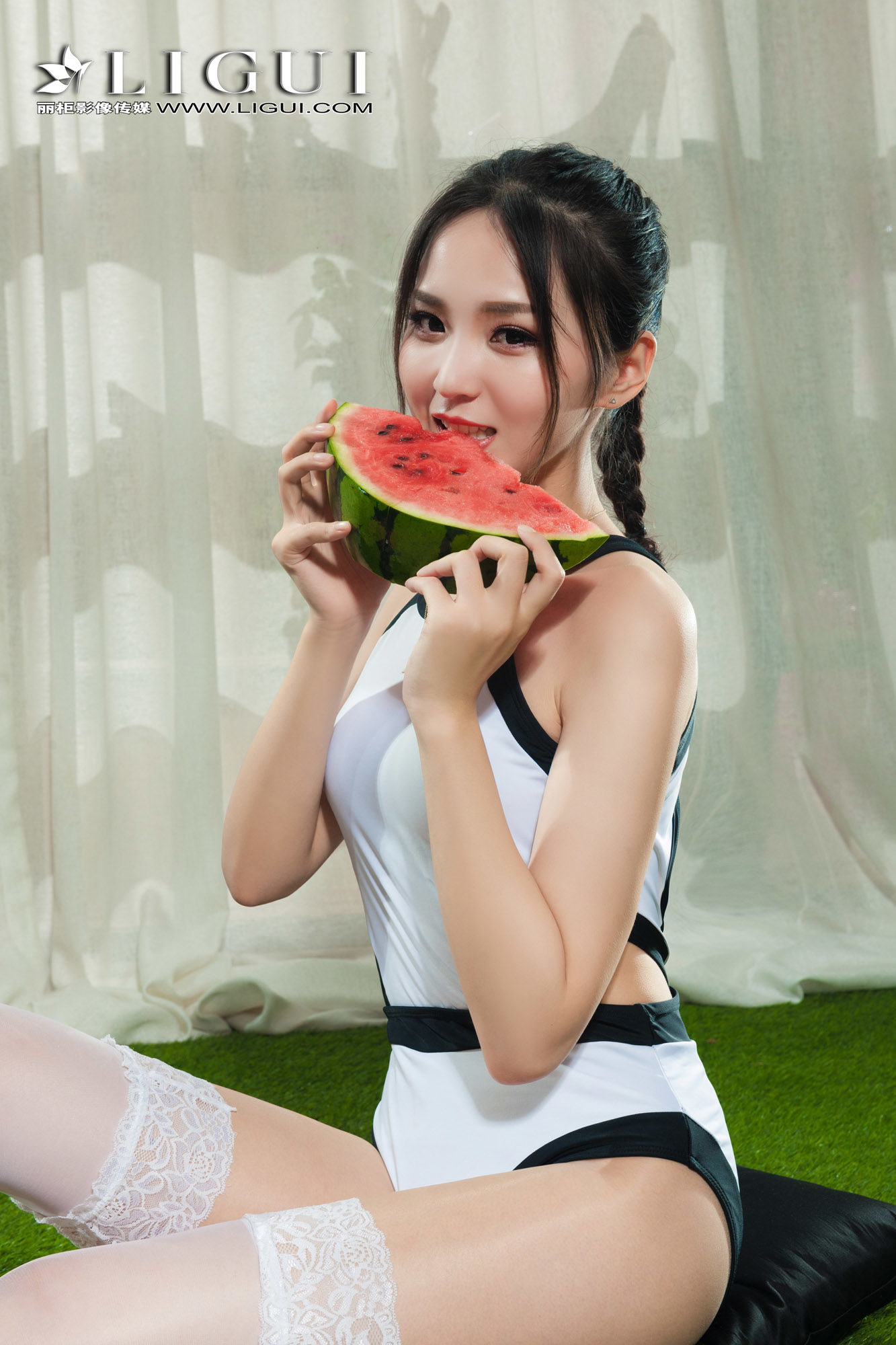 腿模小戈《白丝西瓜少女》 [丽柜Ligui] 网络丽人第11张