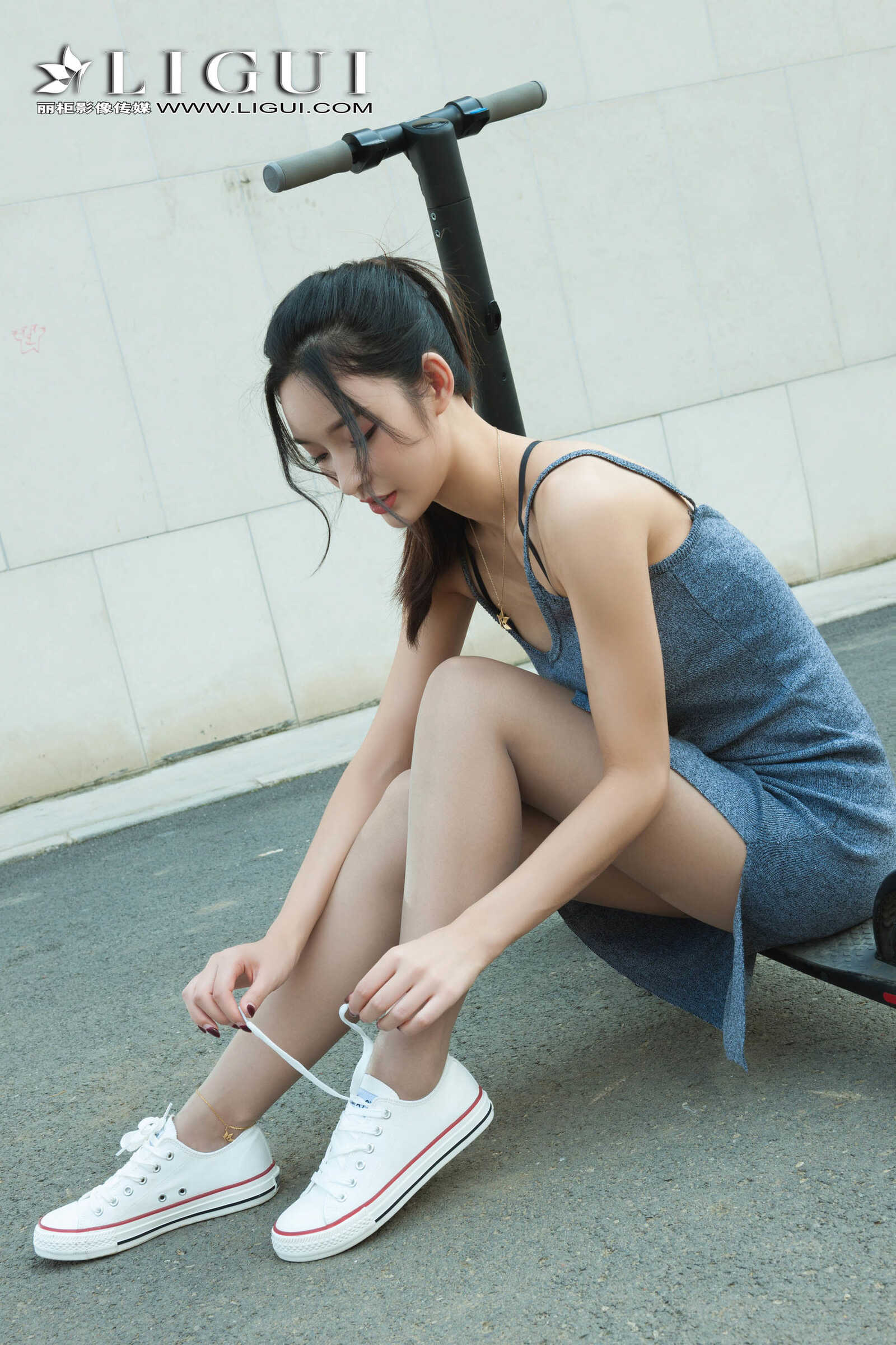 雪糕《连衣裙+运动鞋美腿丝足》 [丽柜Ligui] 写真第16张