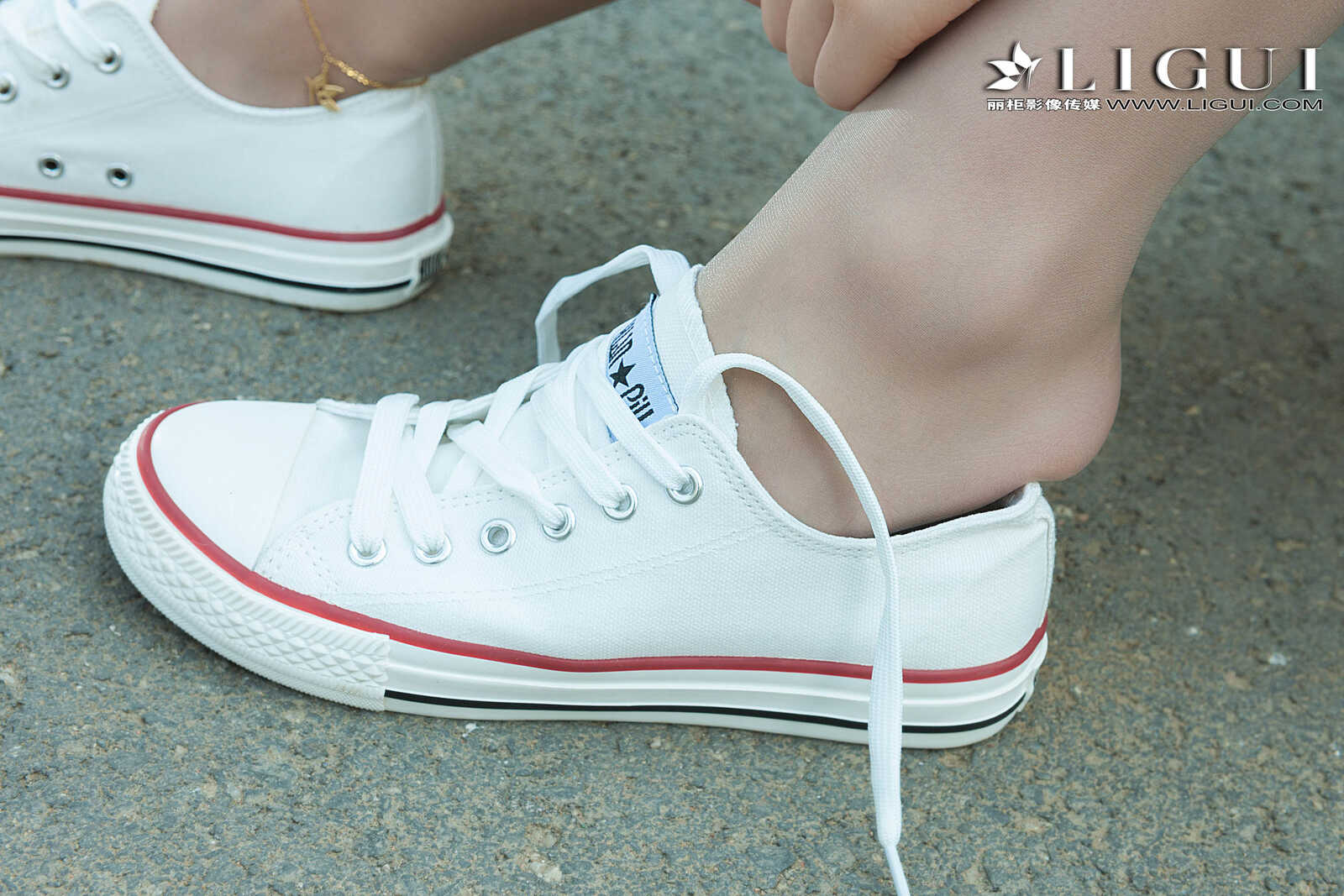 雪糕《连衣裙+运动鞋美腿丝足》 [丽柜Ligui] 写真第15张