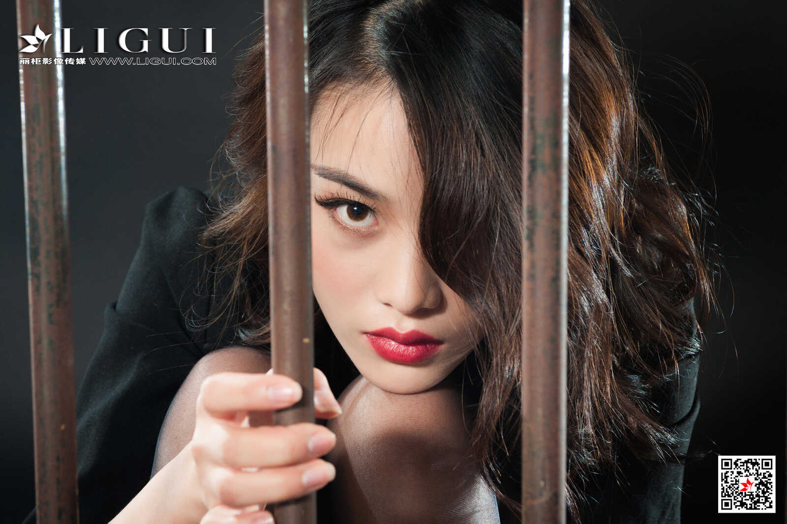 腿模Xilly《监狱黑丝女王》 [丽柜Ligui] 写真集第4张