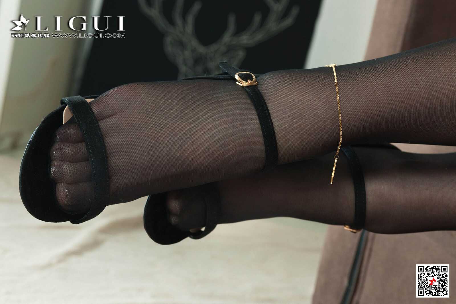 Model 蕊蕊《黑丝袜美腿玉足》 [丽柜Ligui] 写真集第4张