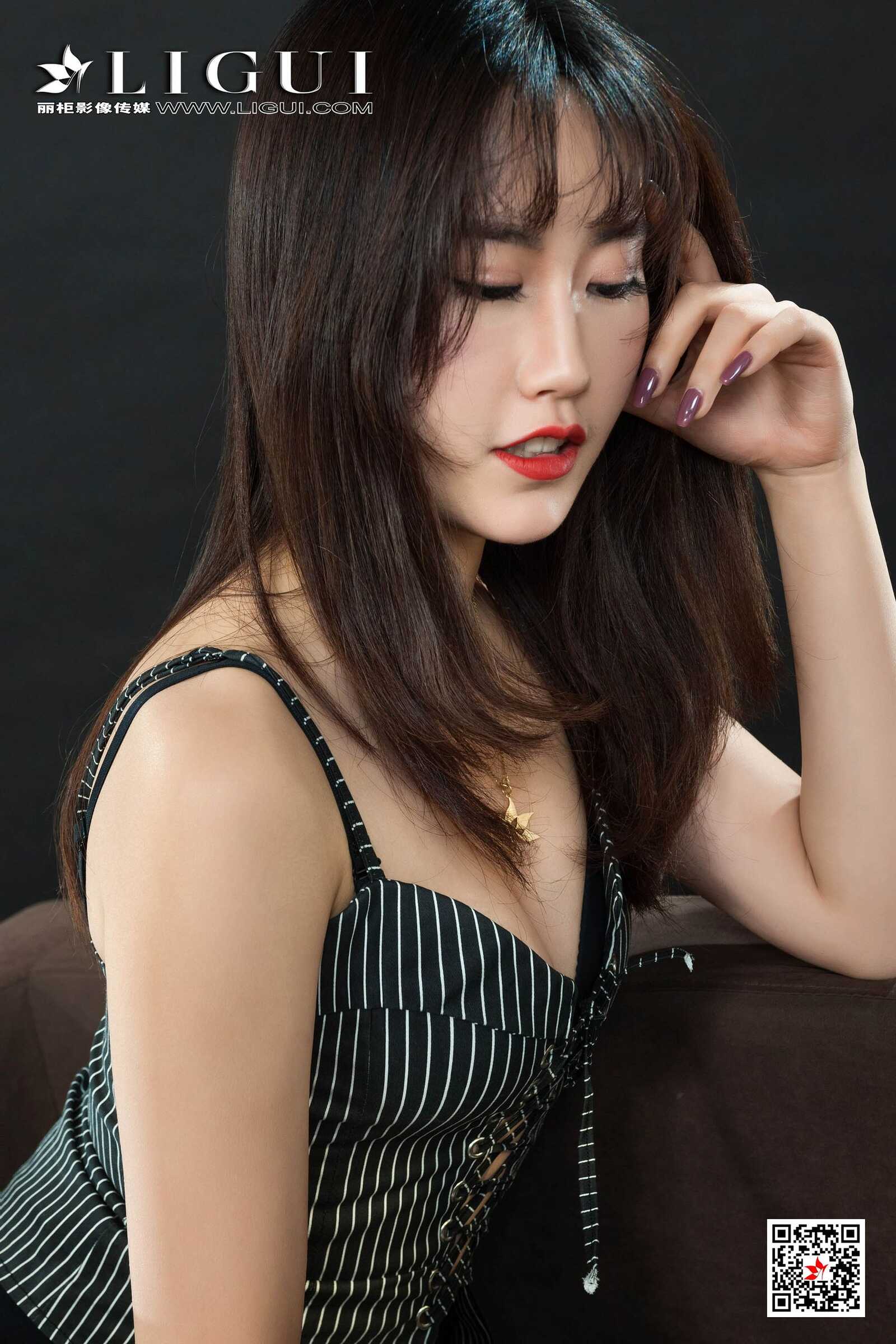 Model 子晴《极品黑丝女秘书》 [丽柜Ligui] 写真集第12张