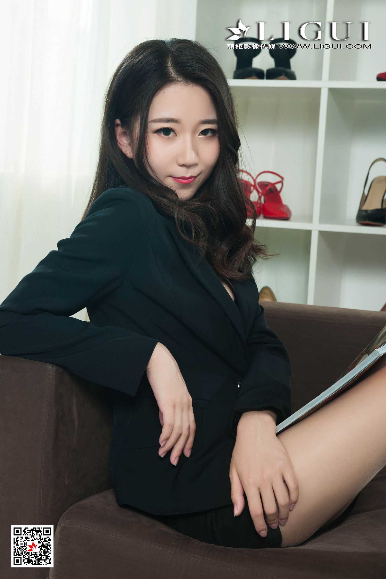 Model 程程《沙发肉丝OL》 [丽柜Ligui] 写真集第14张