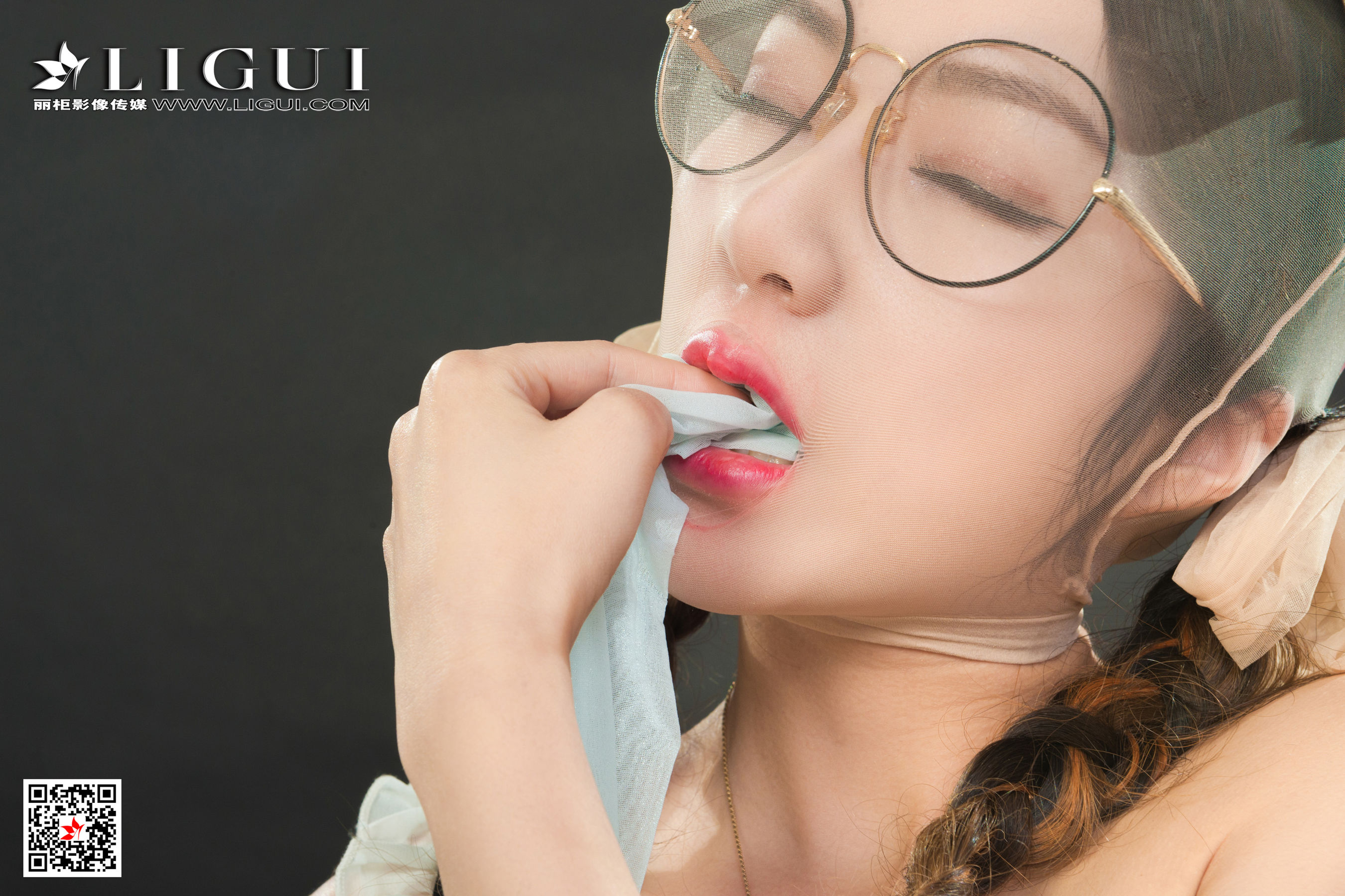 [丽柜Ligui] Model 汐汐 《颜丝香吻》 写真套图第12张