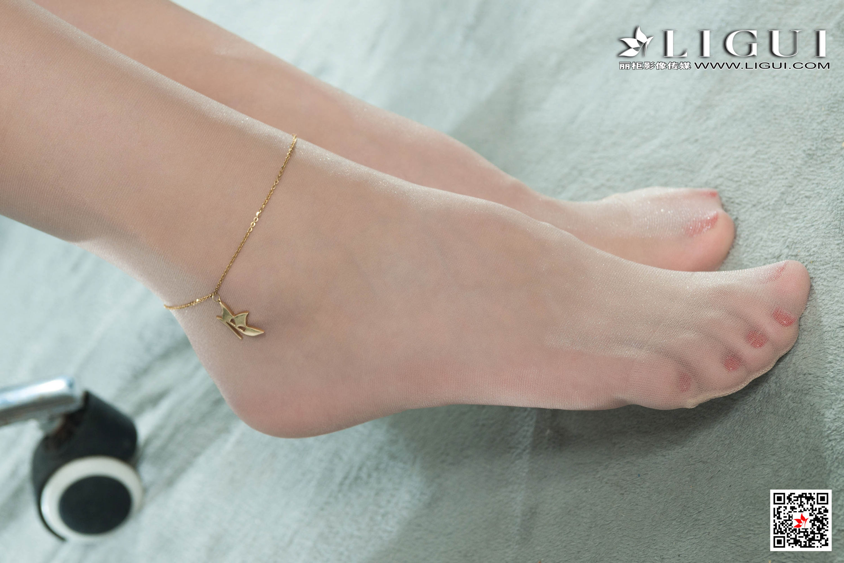 [丽柜Ligui] 网络丽人 Model 程程 - 校服丝足诱惑第3张