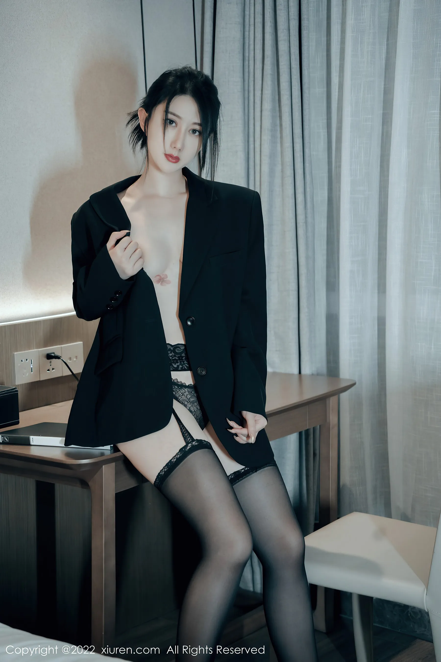  秀人网 No.4801 苏小曼babyface 黑丝美腿第6张