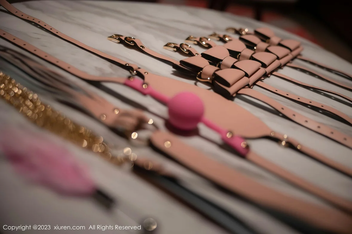  秀人网 No.7399 幼幼 多面视角演绎性感写真 [83P]第1张