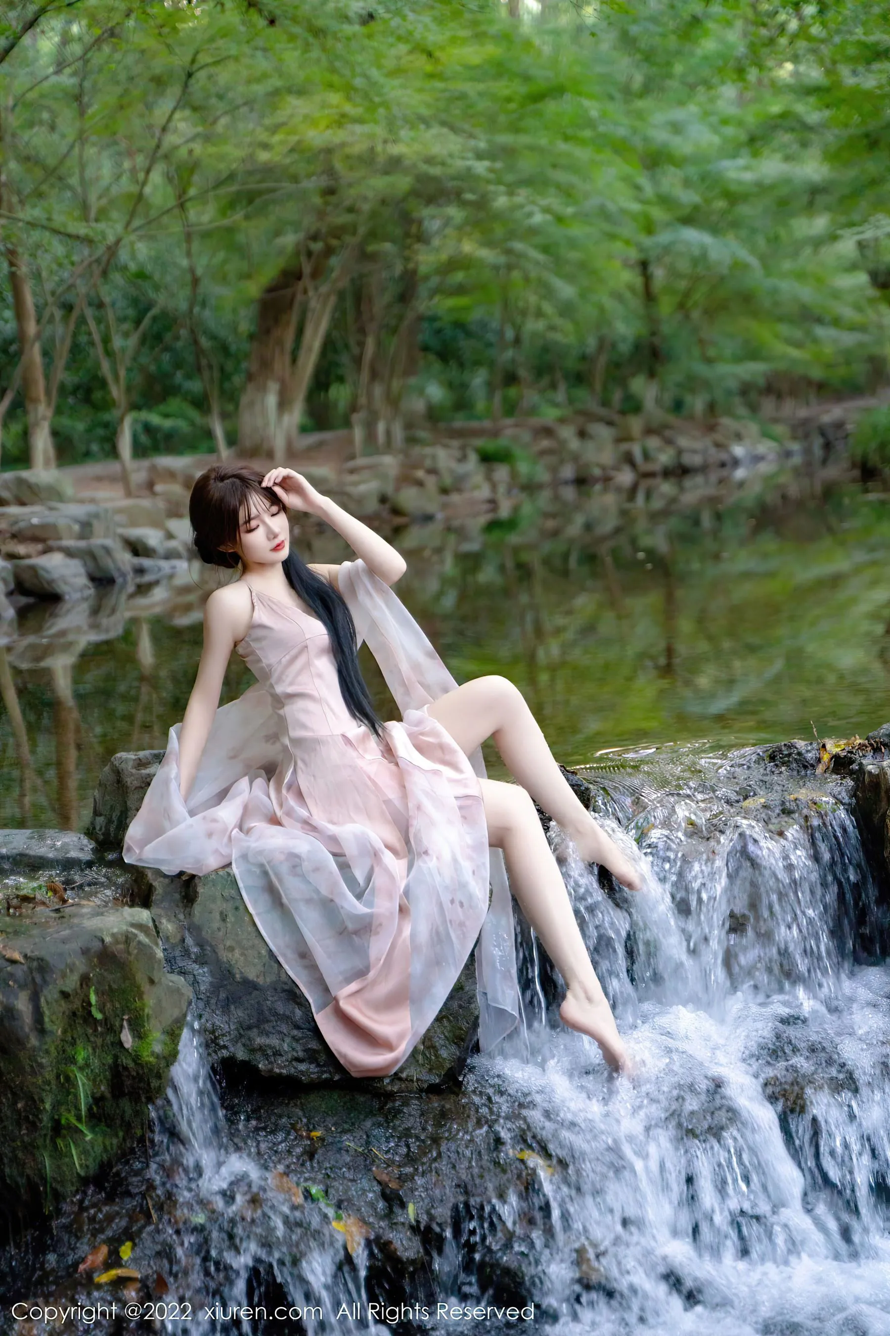  秀人网 No.5690 婠婠么 美腿长裙第25张