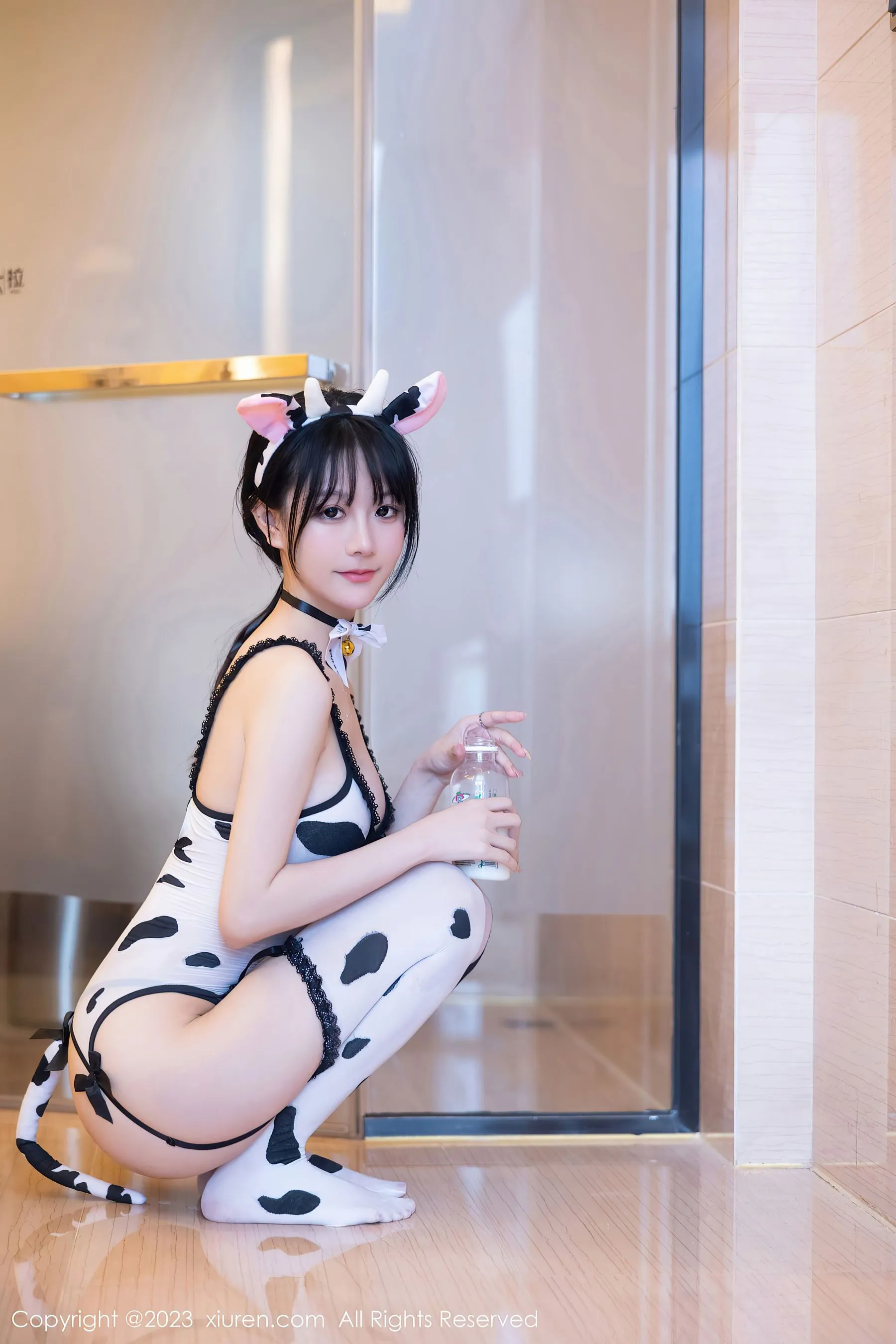  秀人网 No.6774 幼幼 奶牛装美腿第23张