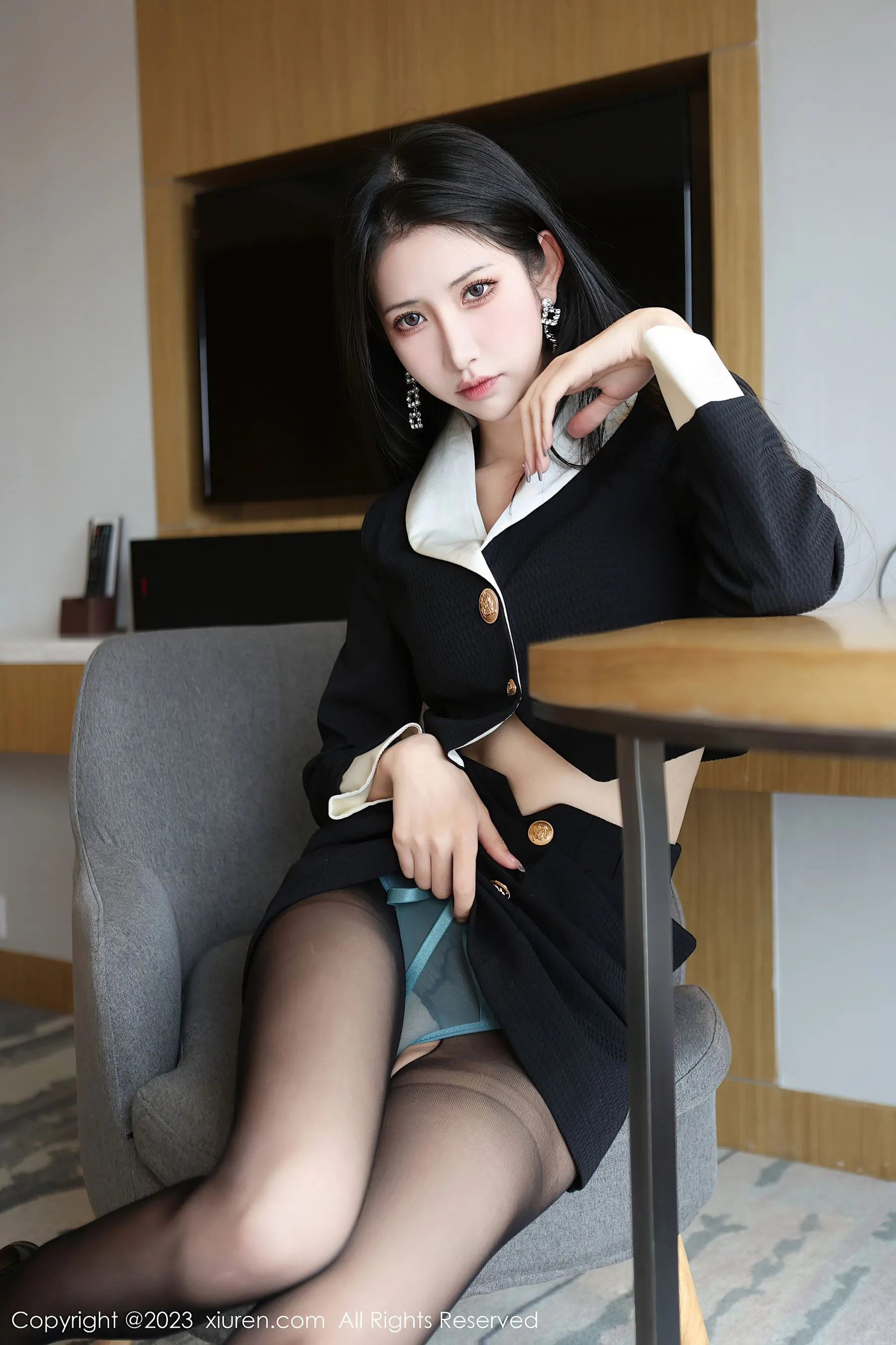  秀人网 No.6695 依娜Yina 黑丝美腿第1张