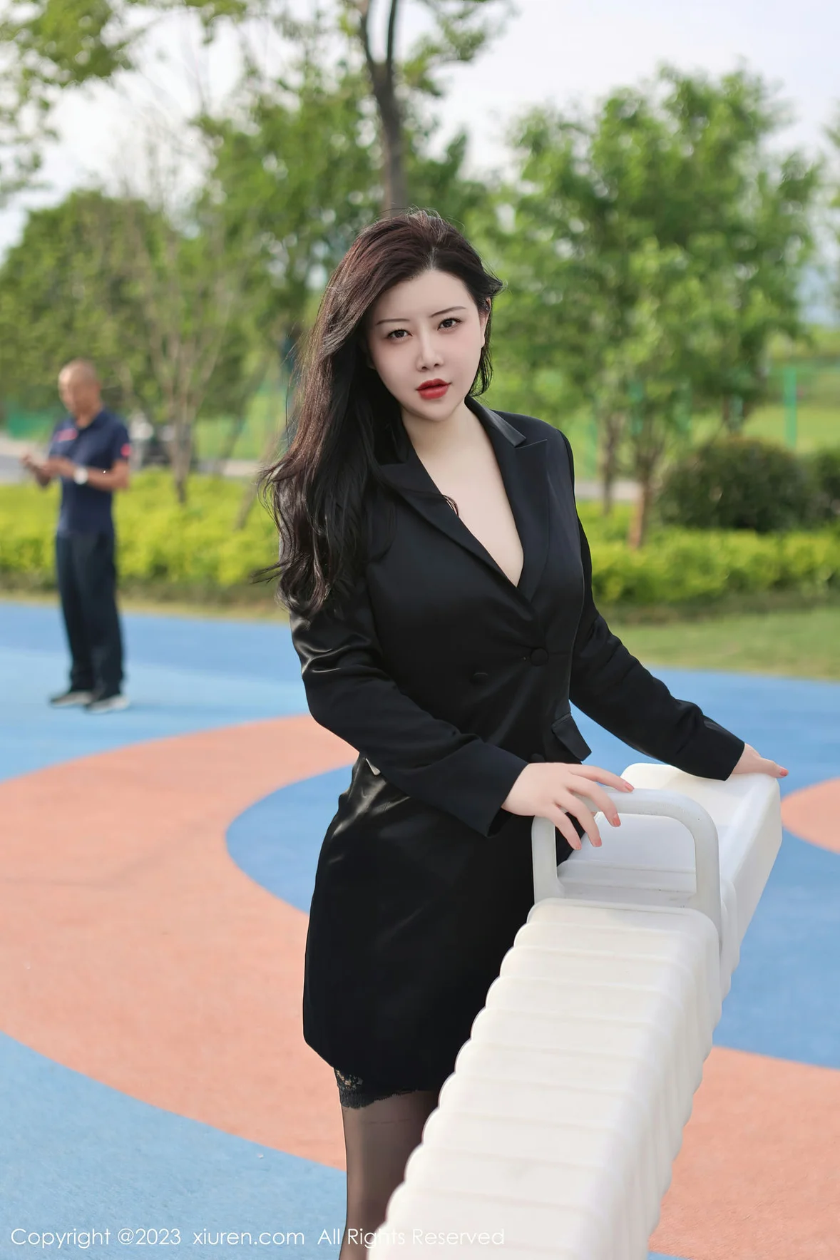  XiuRen 秀人 No.6805 王婉悠Queen 黑色风衣性感写真 [76P]第1张