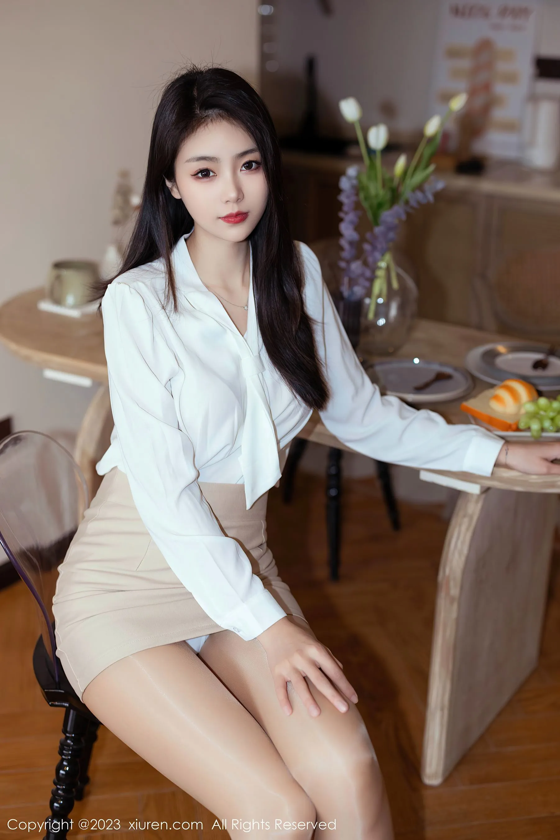  秀人网 No.6465 可樂Vicky 短裙美腿第3张