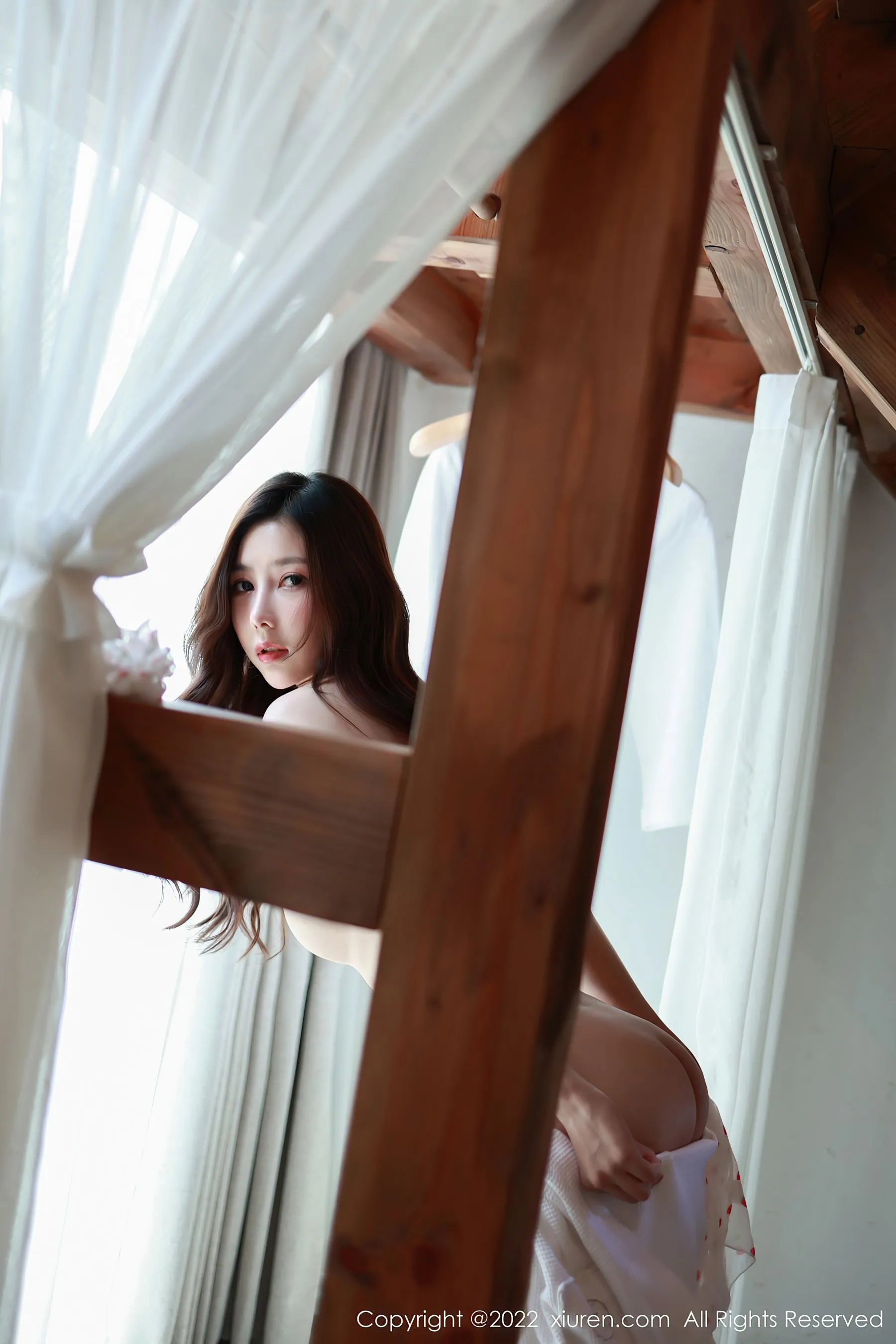  秀人网 No.4932 尹甜甜 睡袍美腿第9张