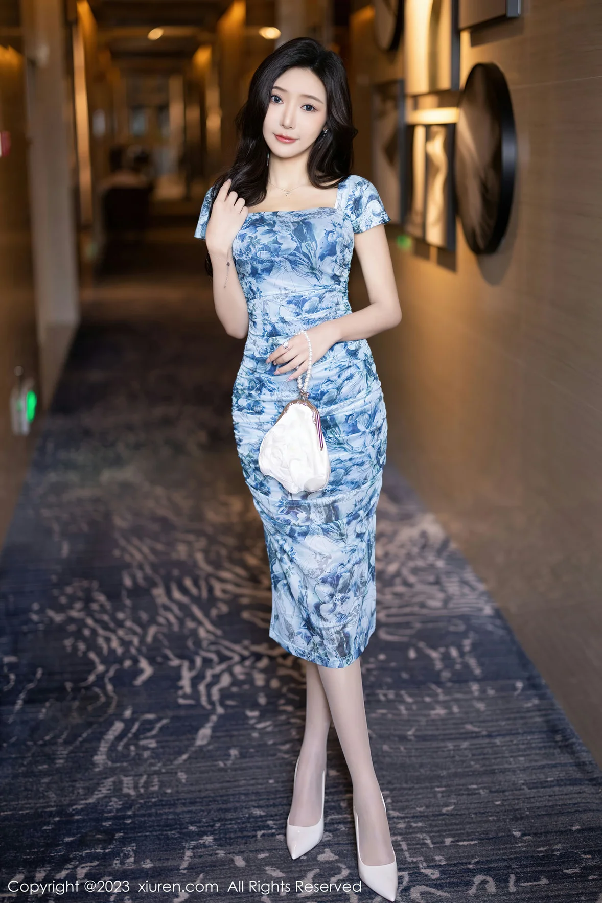  XiuRen 秀人 No.6812 王馨瑶yanni 花色连衣裙性感写真 [86P]第2张