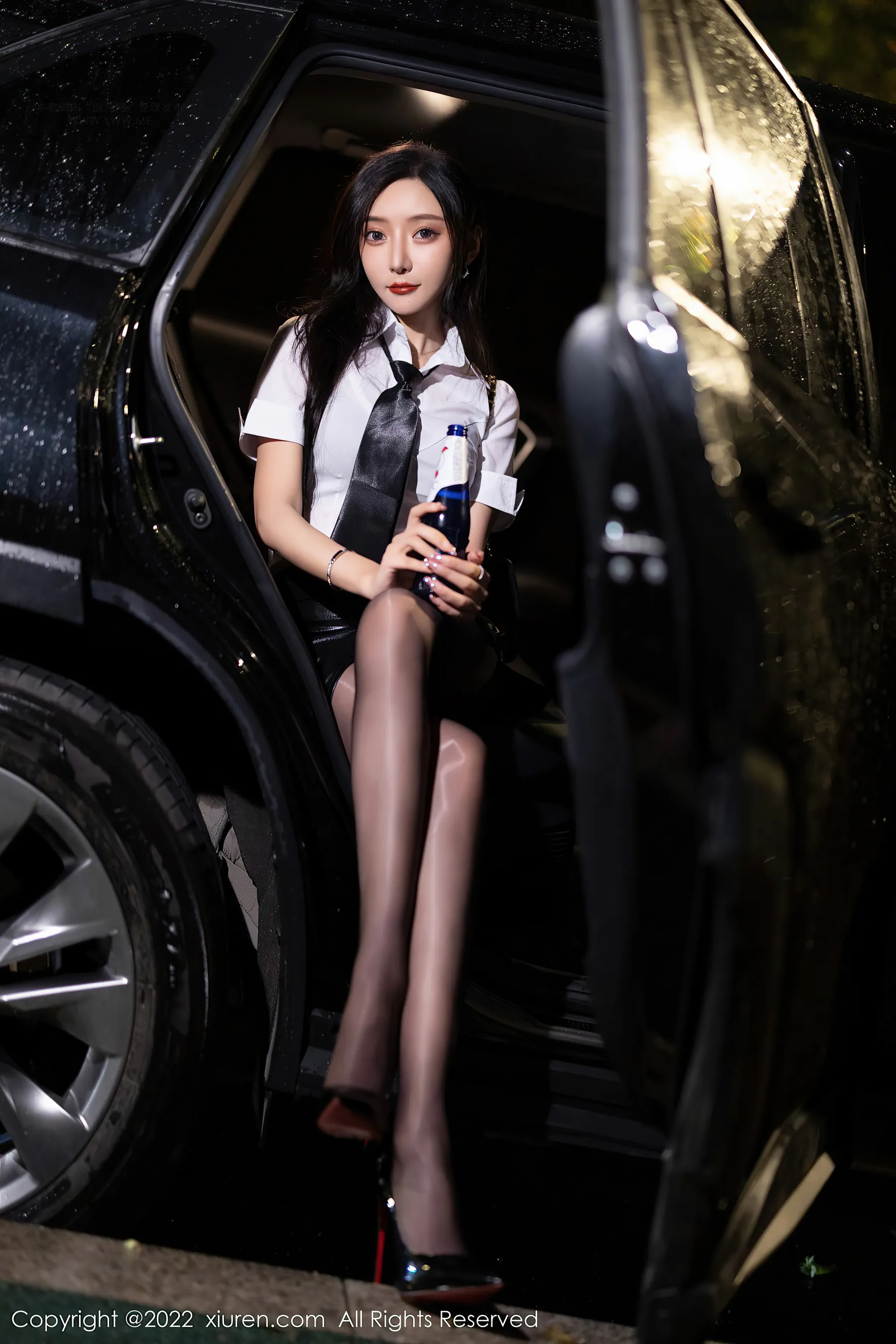  秀人网 No.4879 王馨瑶yanni 黑丝美腿短裙私拍第21张