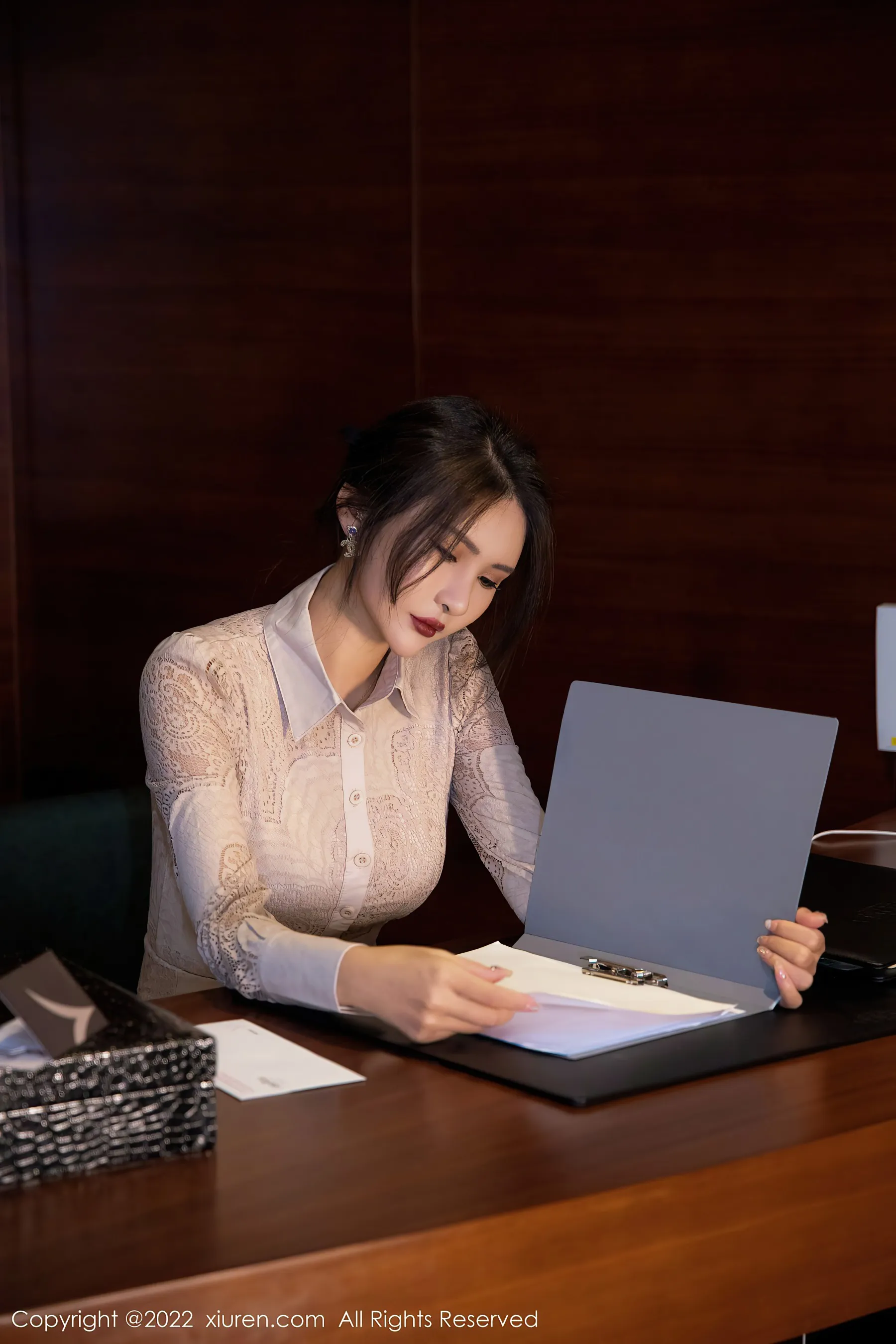  秀人网 No.4874 Emily尹菲 丝袜美腿OL写真第15张