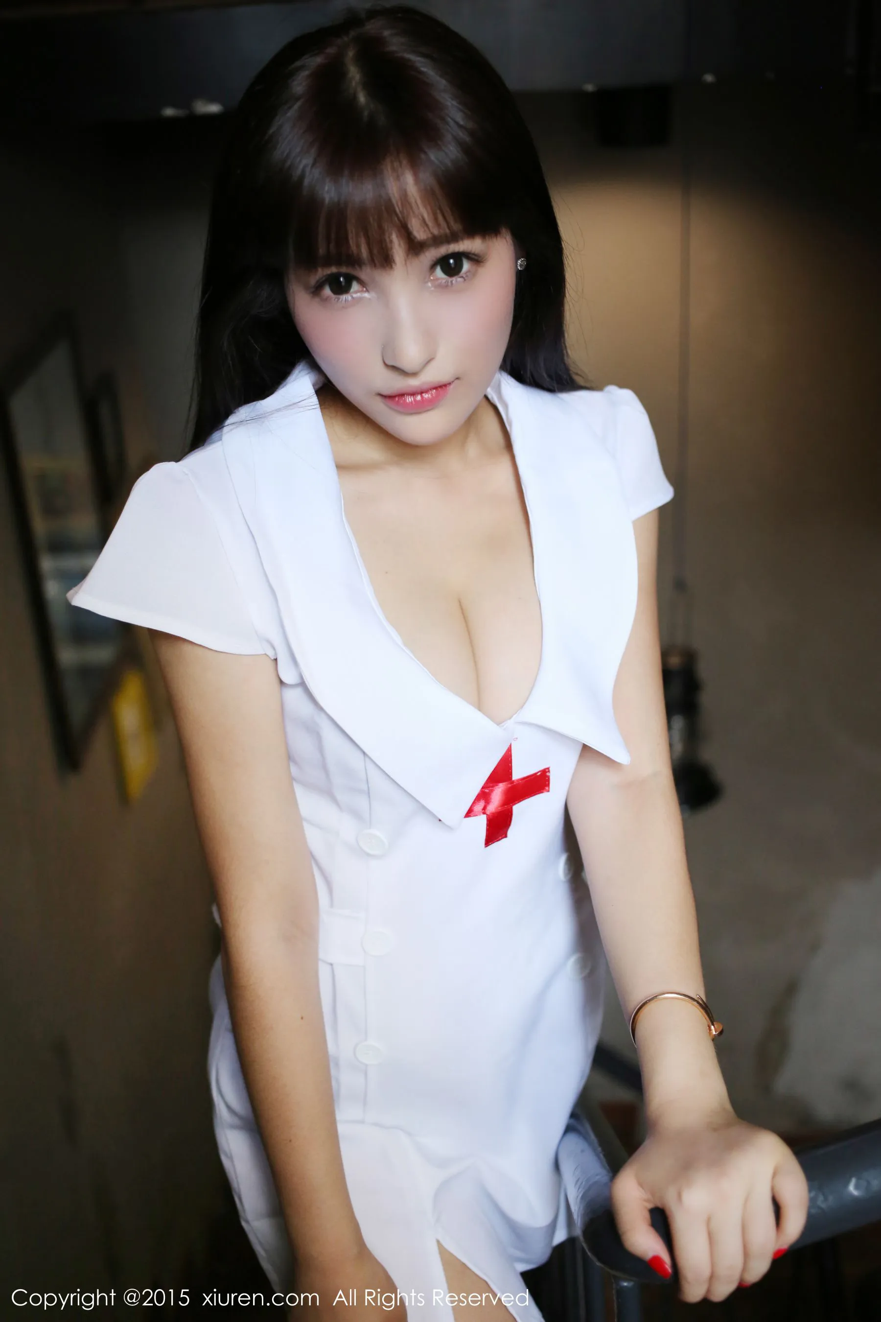  Nic妮可可《白色小背心+护士装》 秀人网 No.389第24张