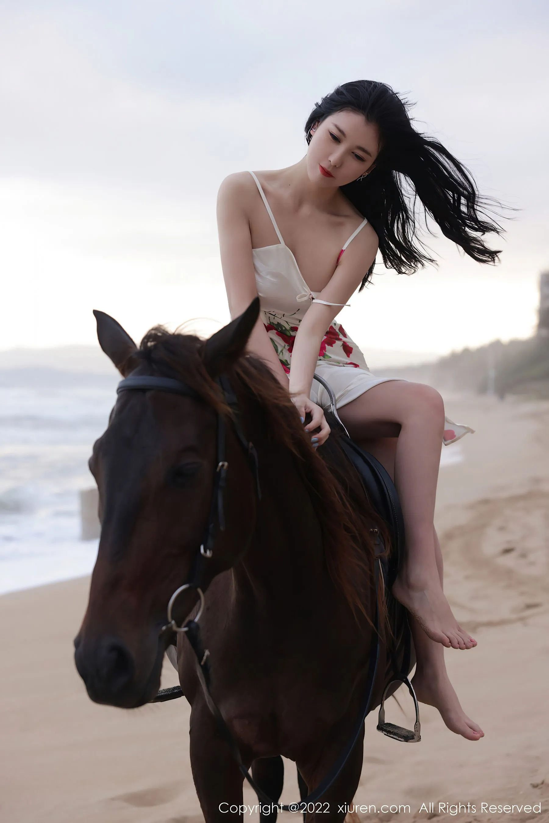  秀人网 No.4915 李雅柔182CM 海边美女性感写真第1张