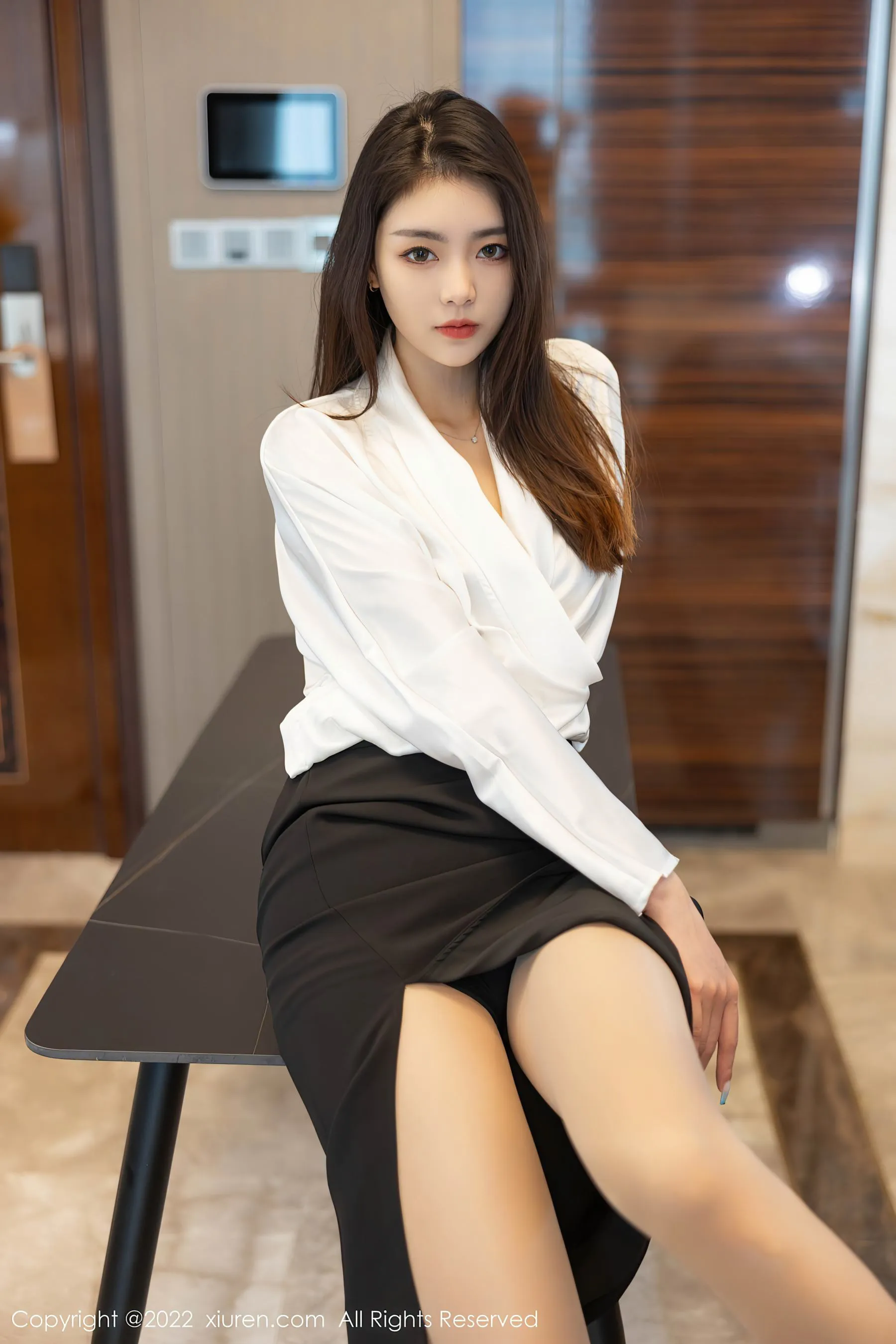  秀人网 No.4869 可樂Vicky 长发美女丝袜美腿写真第14张