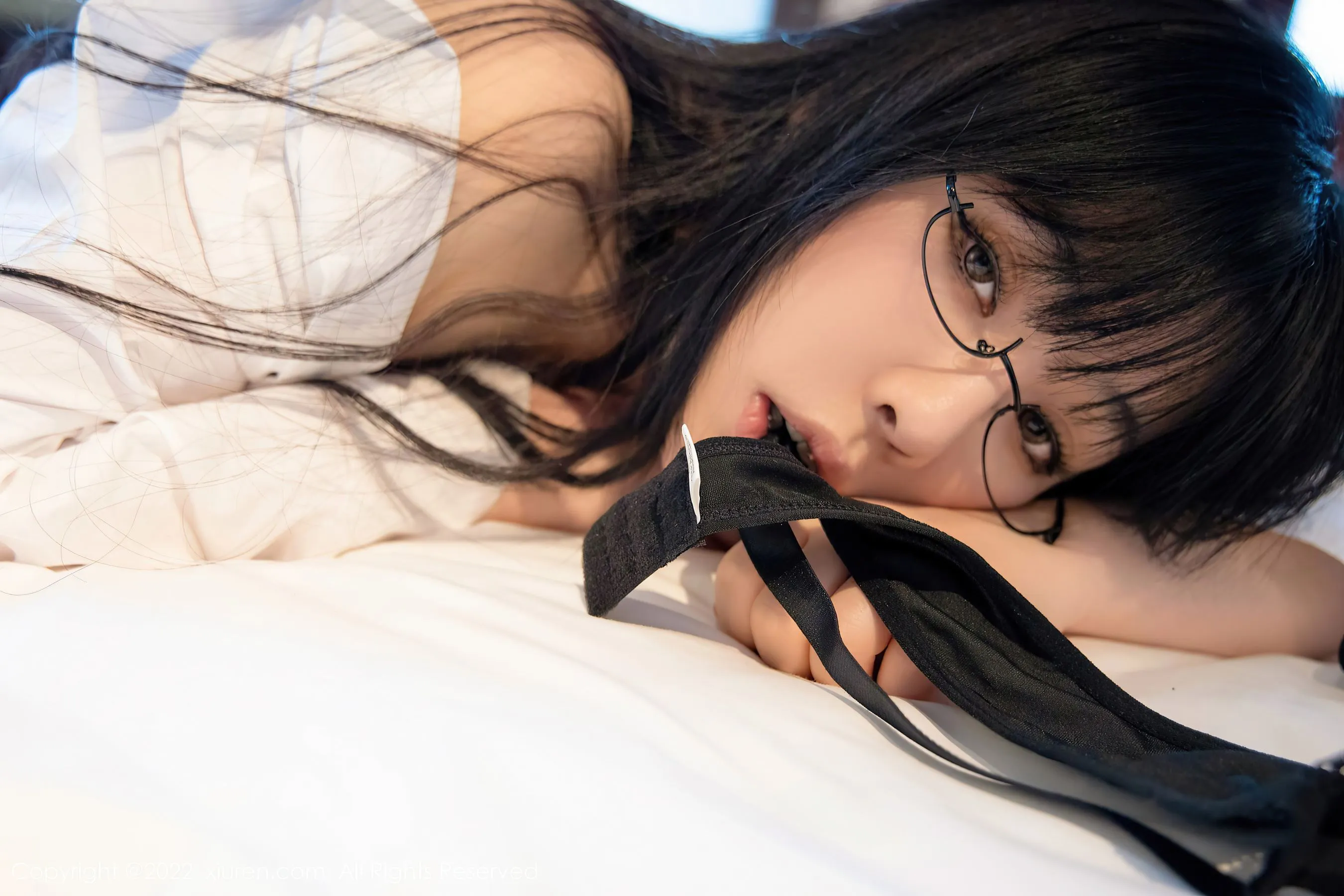  秀人网 No.4894 徐媛媛 黑丝眼镜OL写真第8张