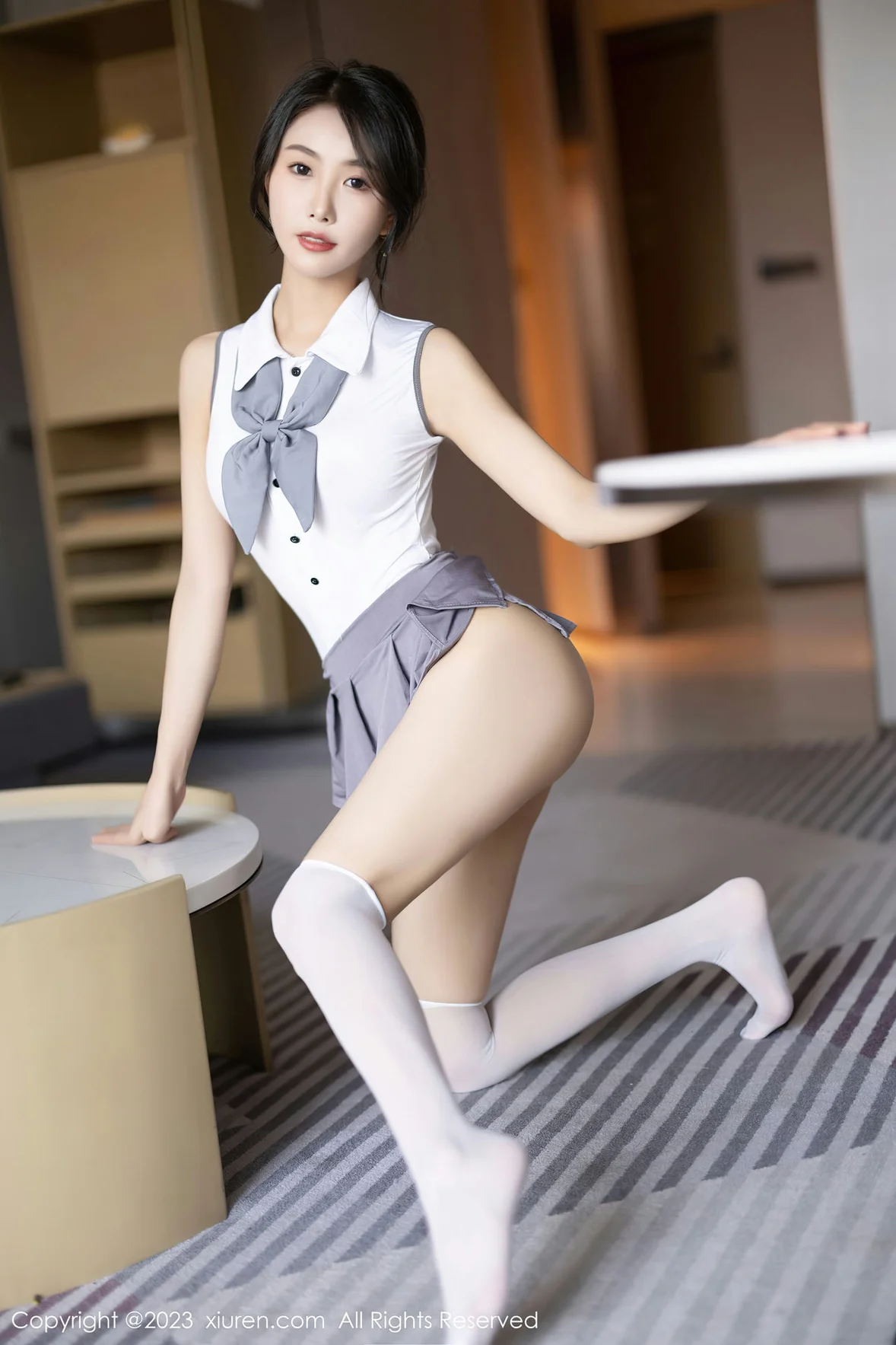  XiuRen 秀人 No.7053 苏苏阿 白色高开叉性感写真 [88P]第18张