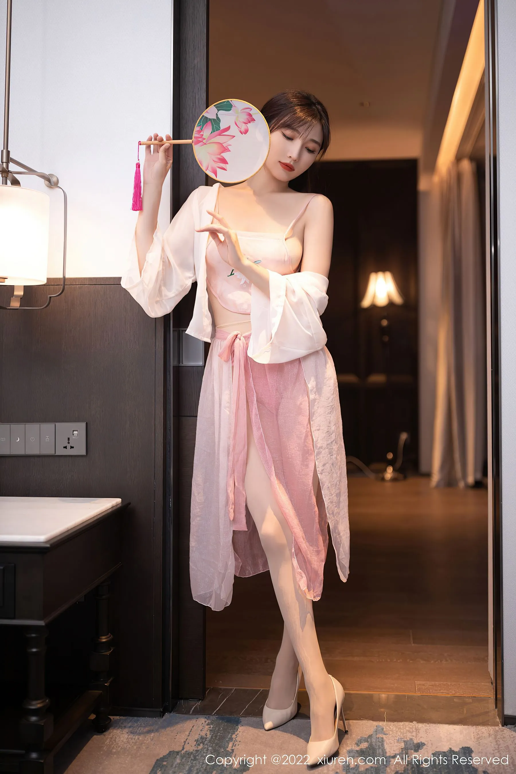  秀人网 No.5666 陆萱萱 古装美腿第5张