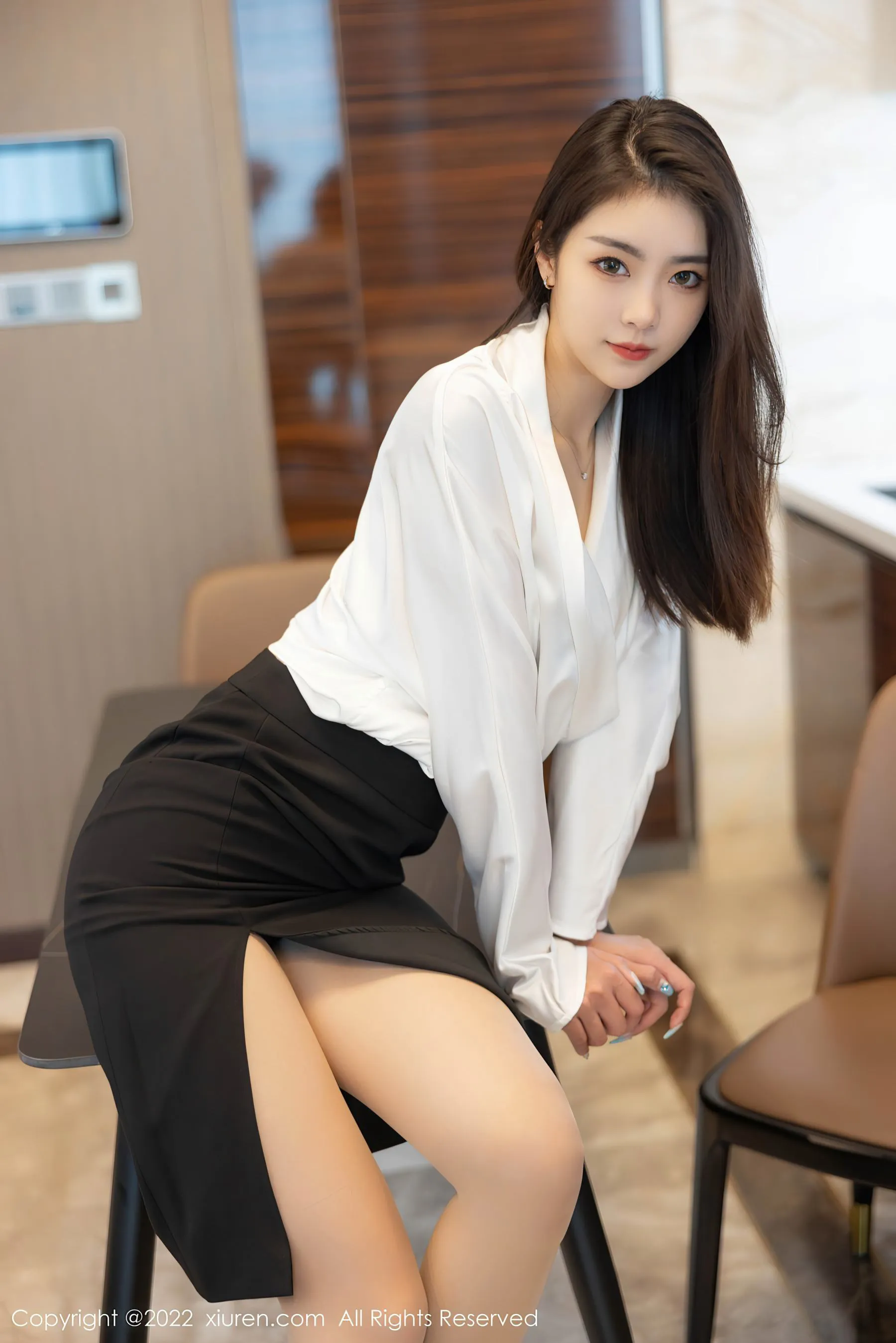  秀人网 No.4869 可樂Vicky 长发美女丝袜美腿写真第10张