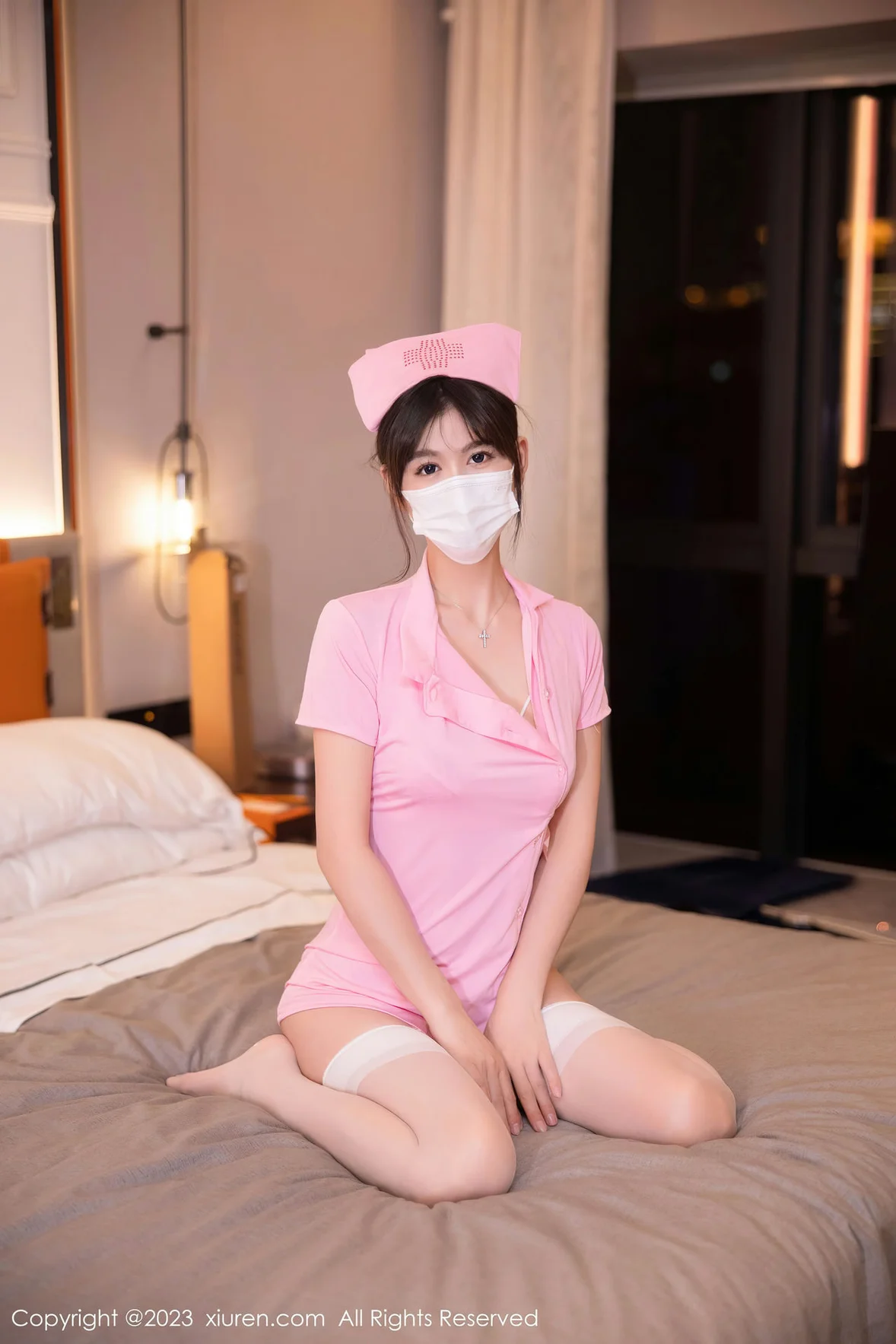  XiuRen 秀人 No.6910 李雅柔182CM 情趣护士服性感写真 [61P]第2张