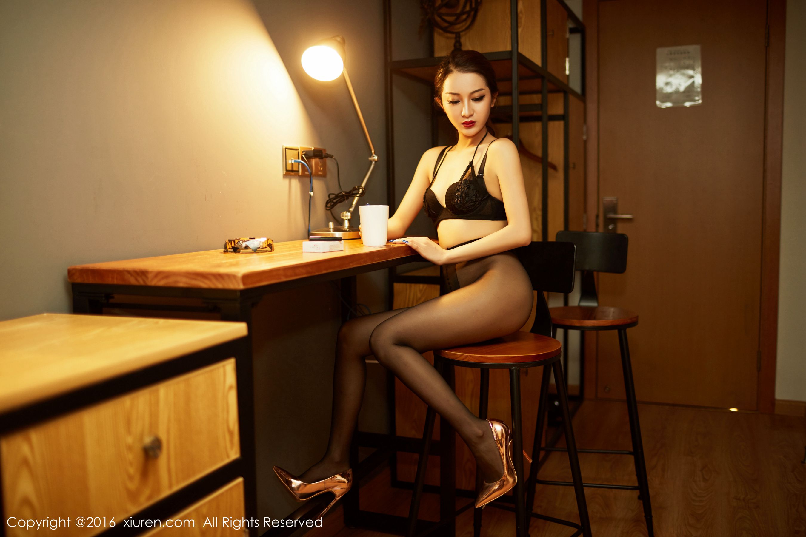  Sugar梁莹(李居利)《迷人的夜色》 秀人网 No.655第7张