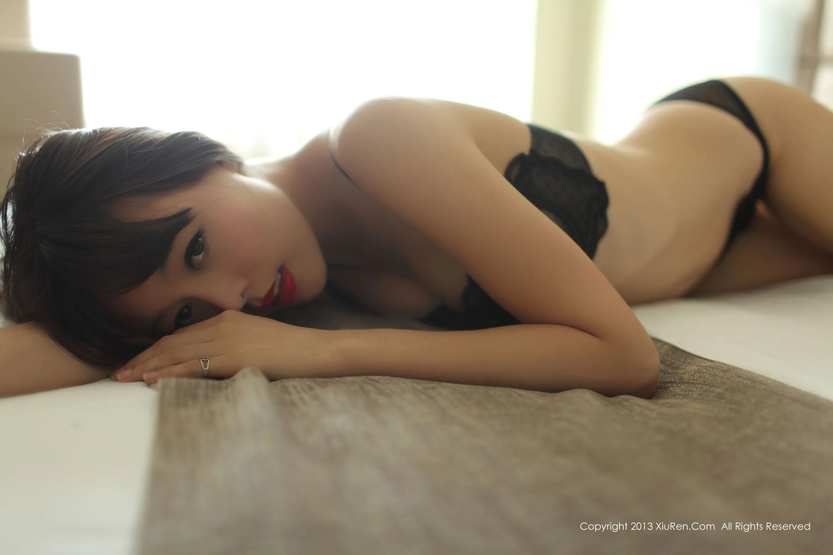 杜Viki《酒店拍摄 三套装》 秀人网 No.001第28张