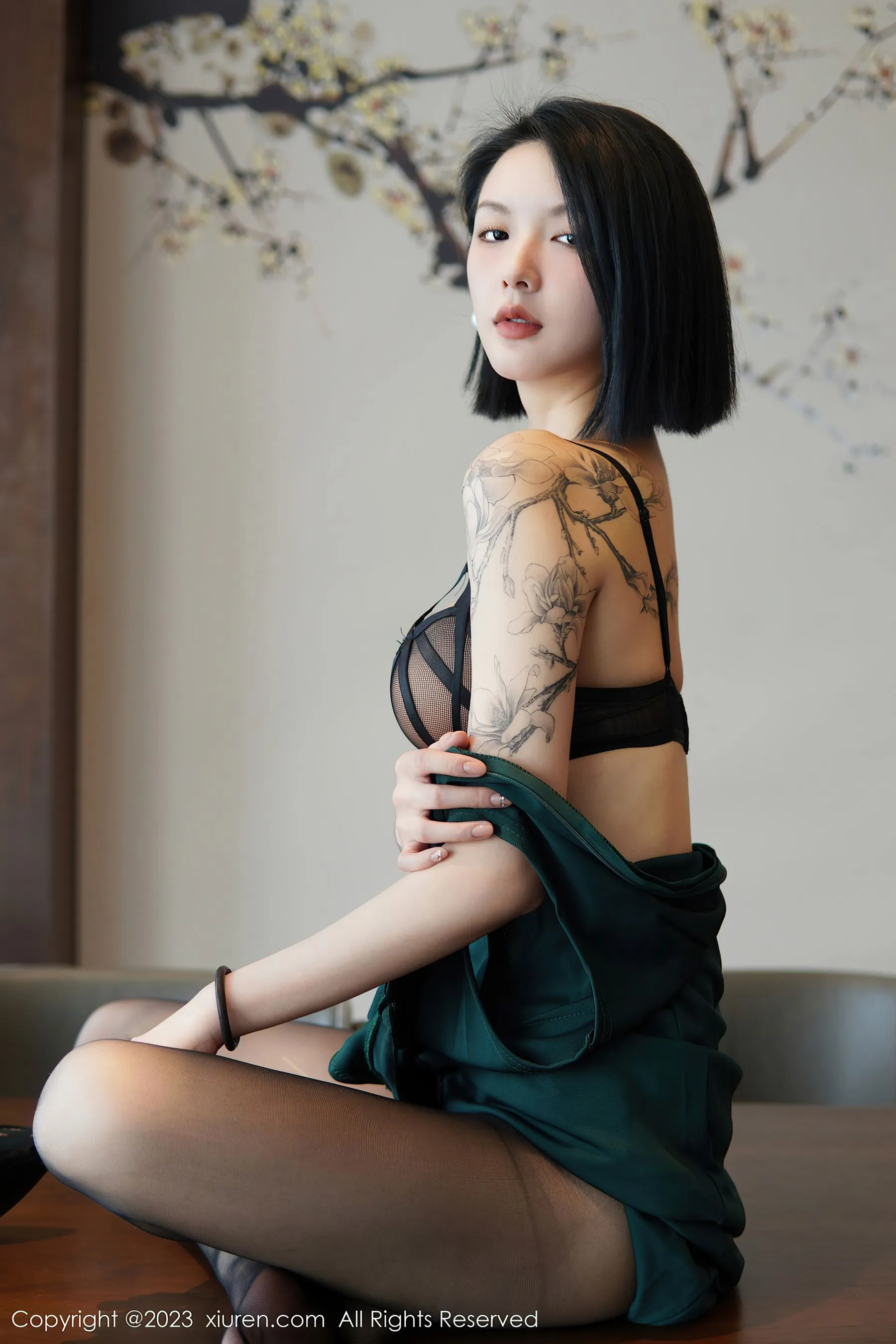  秀人网 No.6205 乔一一 黑丝美腿第4张