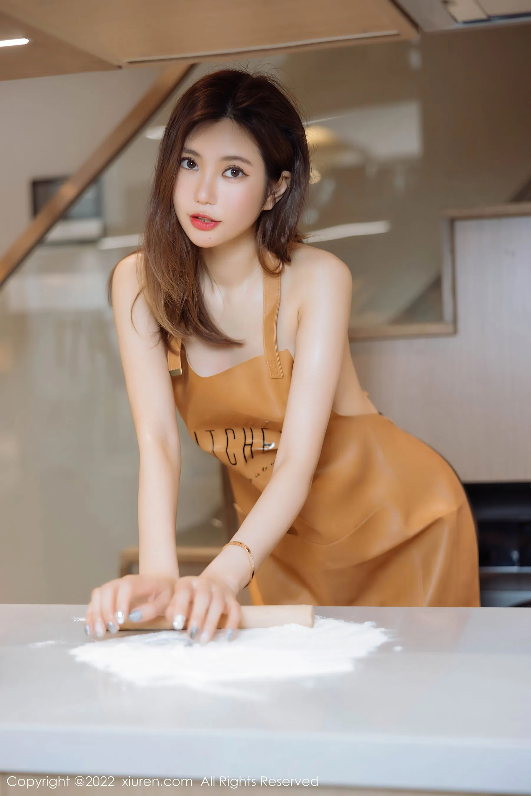  秀人网 No.5634 绮里嘉ula 厨娘美腿第1张