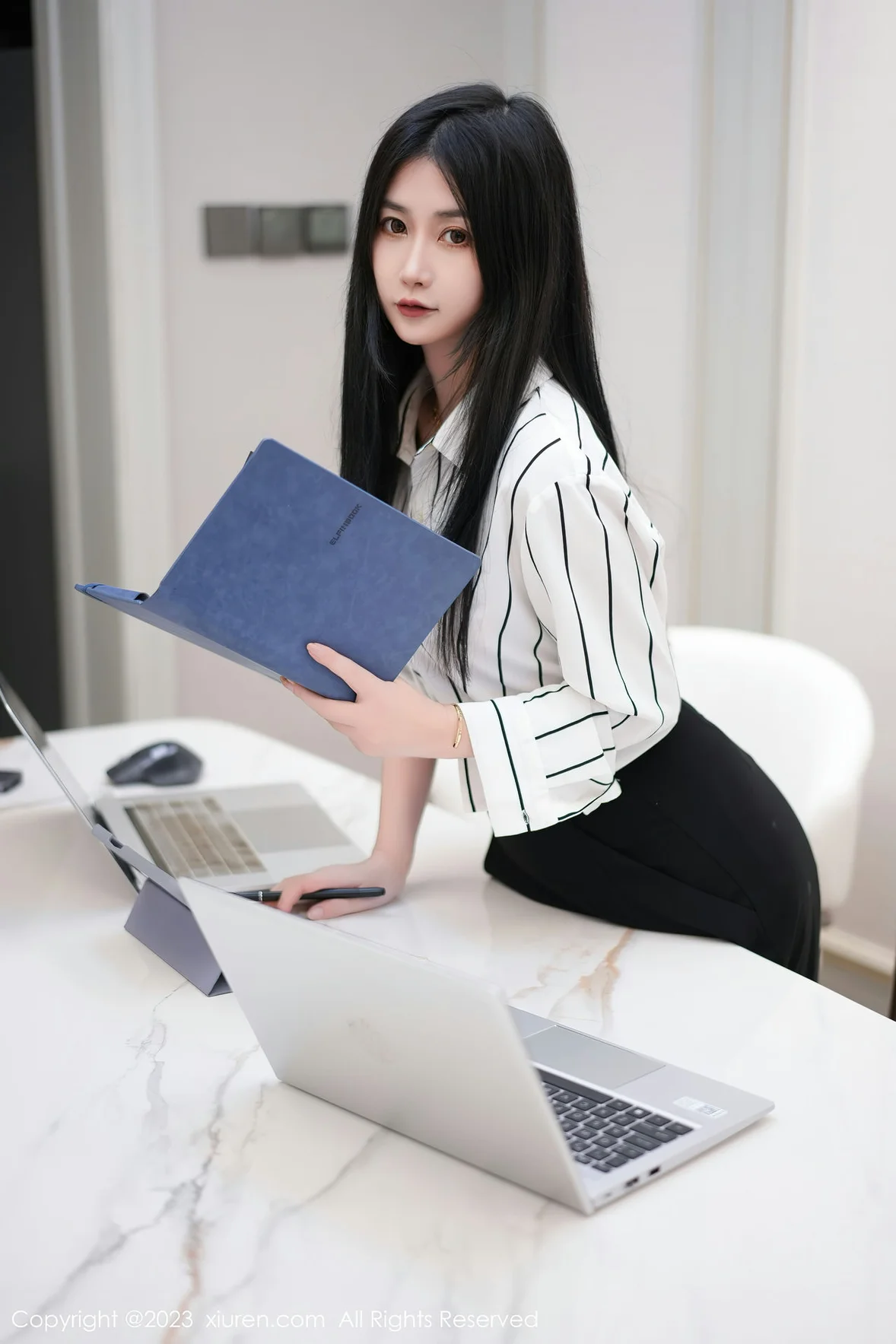  XiuRen 秀人 No.6845 laura阿姣 妩媚欲滴性感写真 [74P]第1张