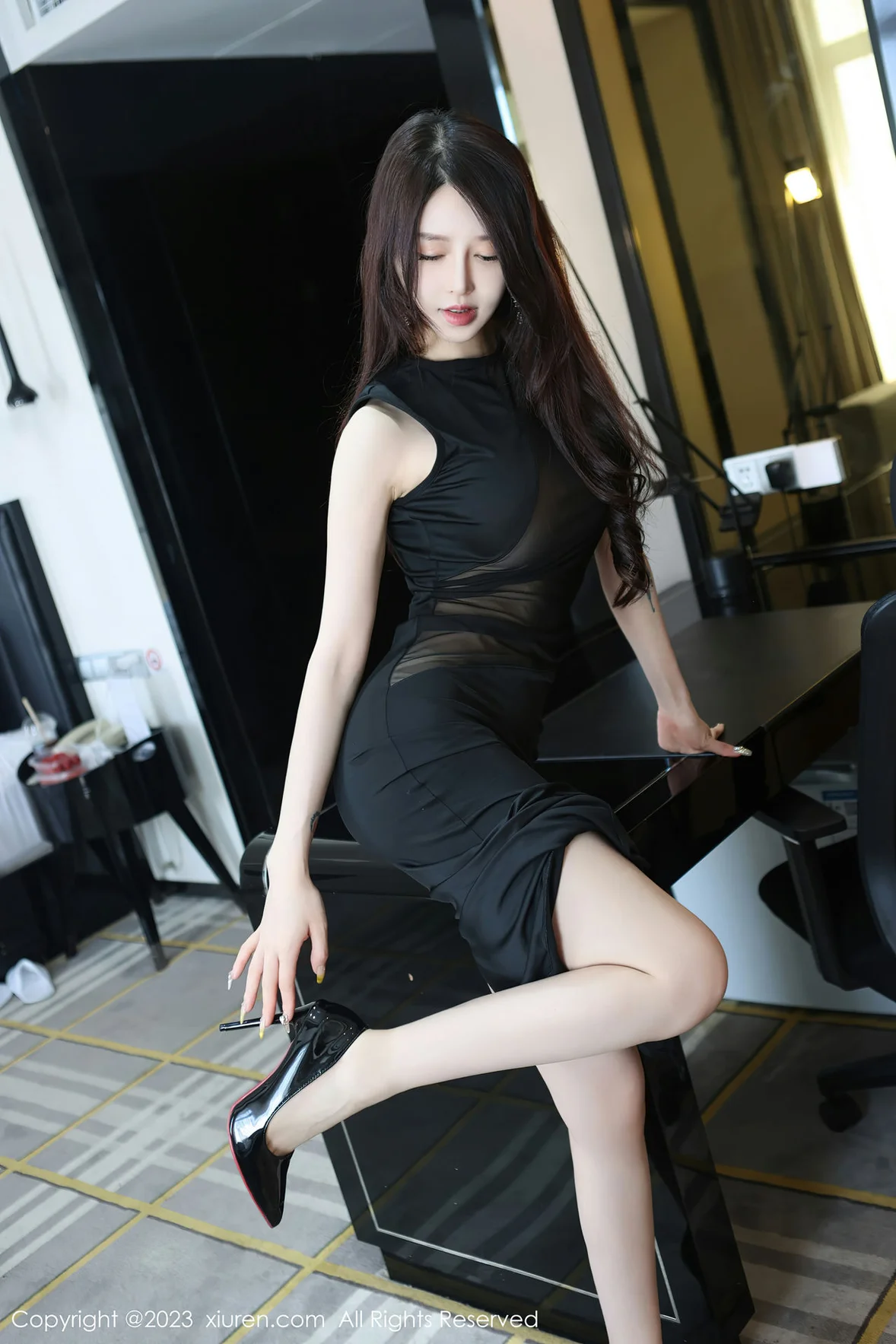  XiuRen 秀人 No.6937 玉兔miki 黑色薄纱连衣短裙性感写真 [82P]第4张