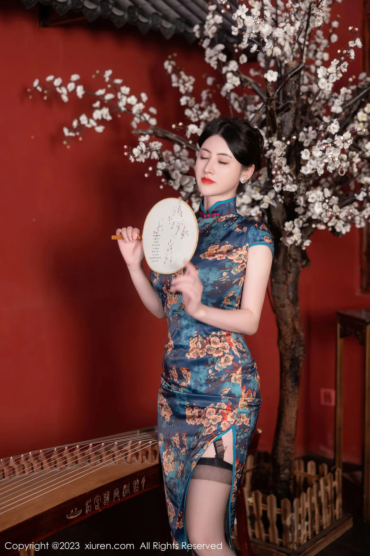  XiuRen 秀人 No.7051 诗诗kiki 蓝色图纹旗袍性感写真 [83P]第4张