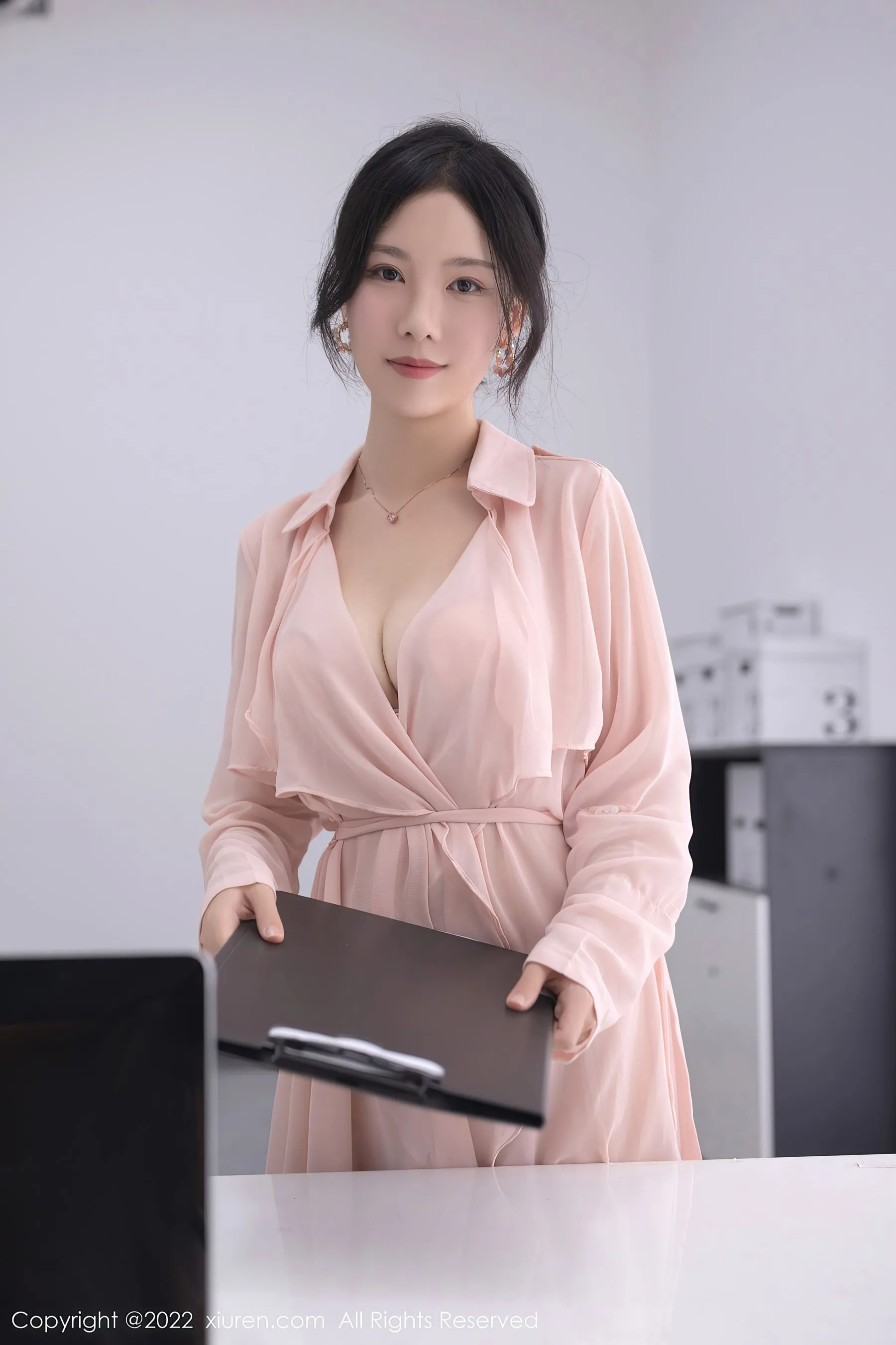  秀人网 No.5657 利世 职员装扮第21张