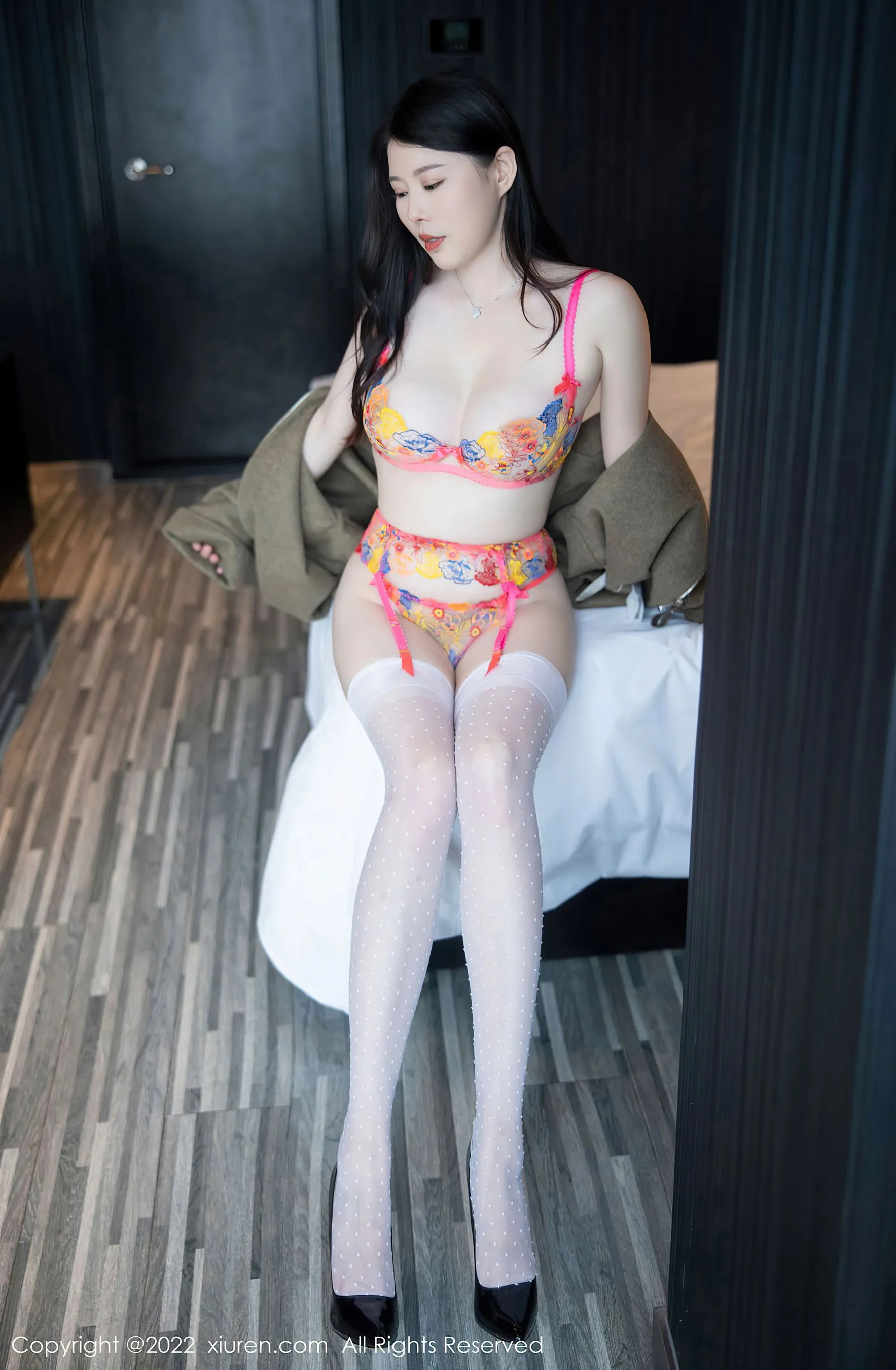  秀人网 No.5723 白茹雪 丰腴美臀第4张