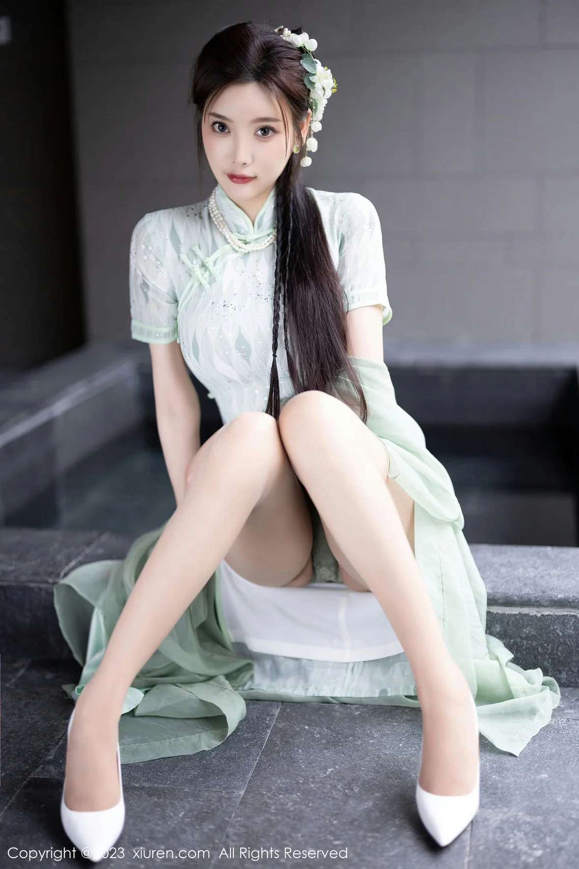  XiuRen 秀人 No.6983 杨晨晨Yome 淡绿色旗袍性感写真 [85P]第6张