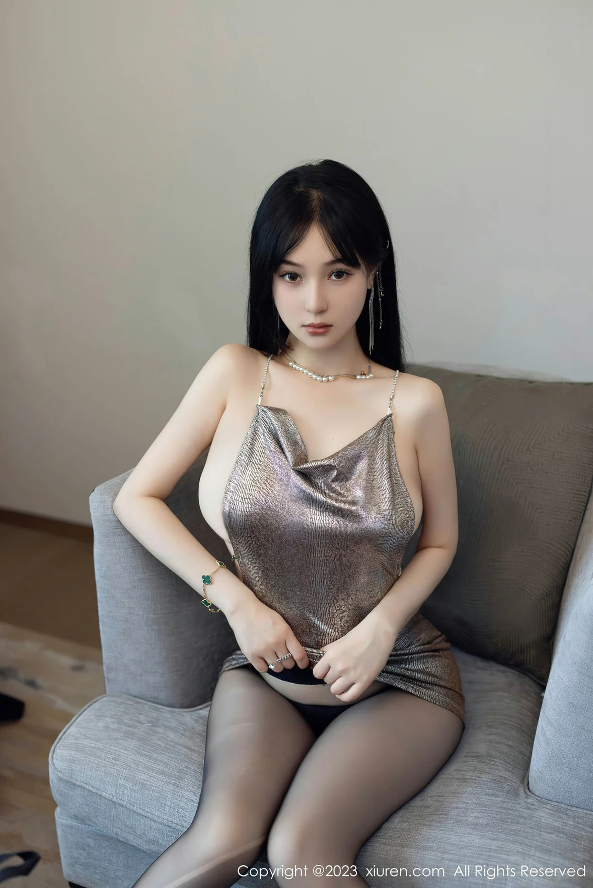  XiuRen 秀人 No.7211 柚琪Rich 闪亮褐色吊带性感写真 [71P]第8张