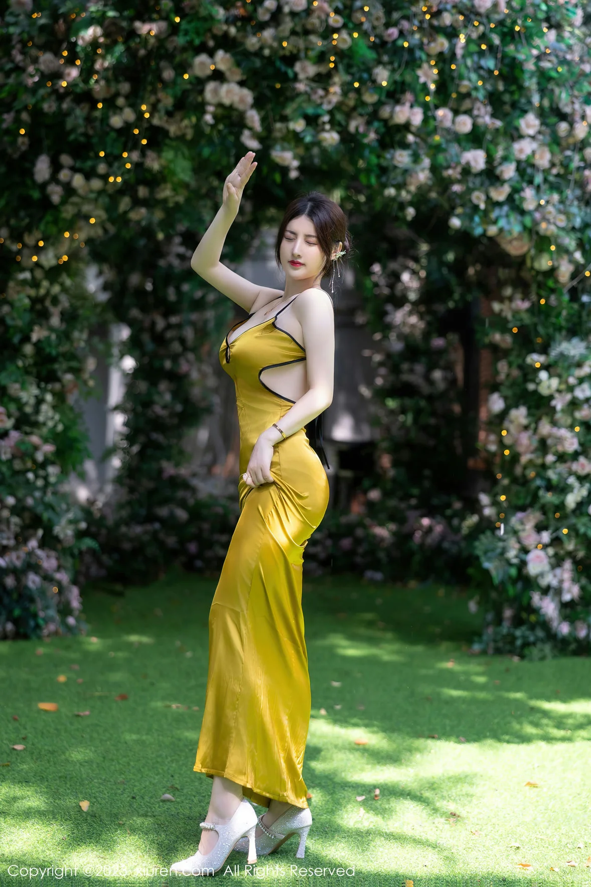  XiuRen 秀人 No.7302 诗诗kiki 吊带长裙性感写真 [84P]第14张