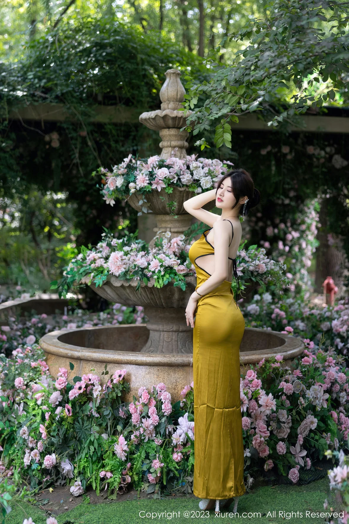  XiuRen 秀人 No.7302 诗诗kiki 吊带长裙性感写真 [84P]第10张