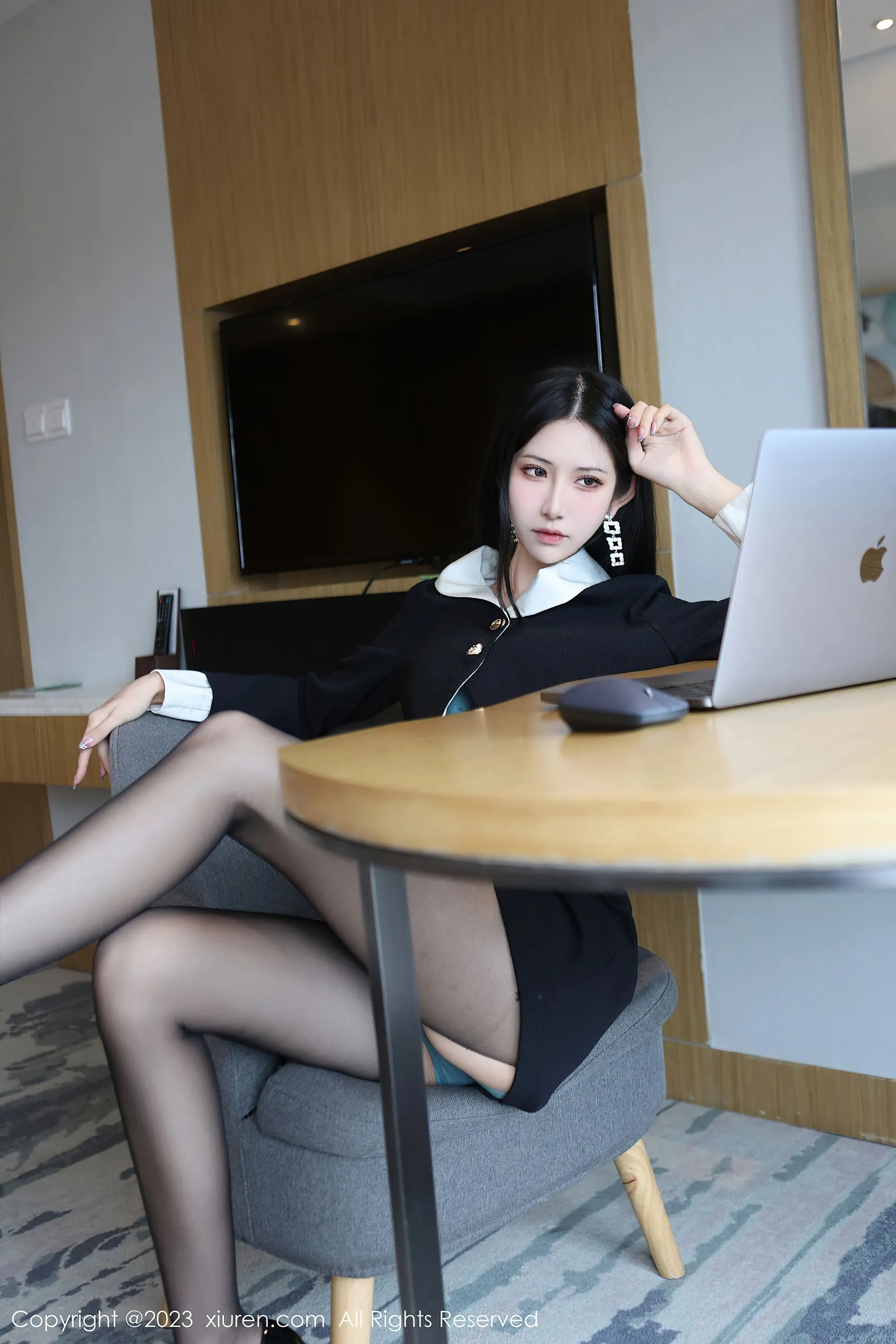  秀人网 No.6695 依娜Yina 黑丝美腿第25张