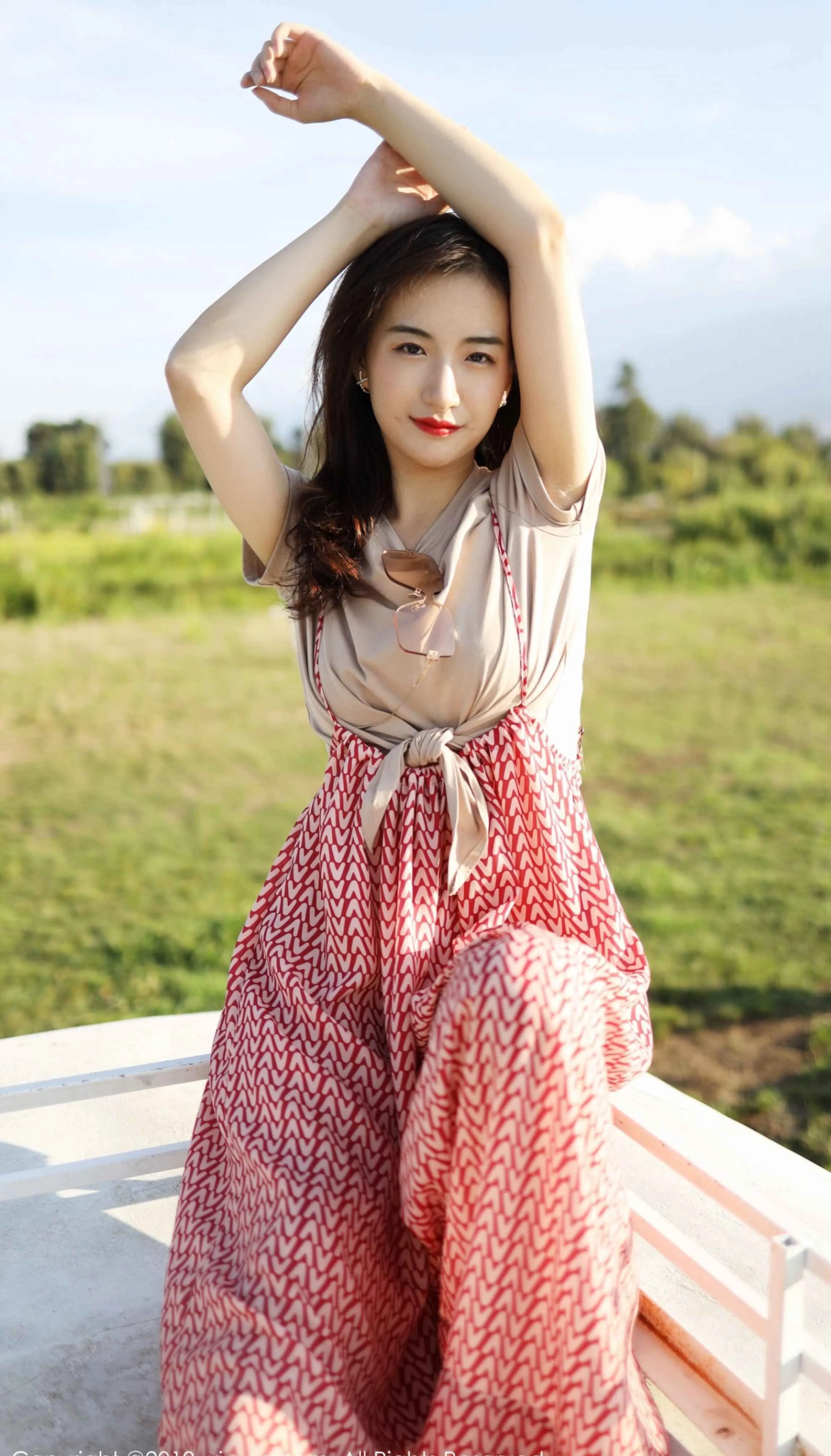  XIUREN秀人网 No.1718 艺儿拿铁第2张