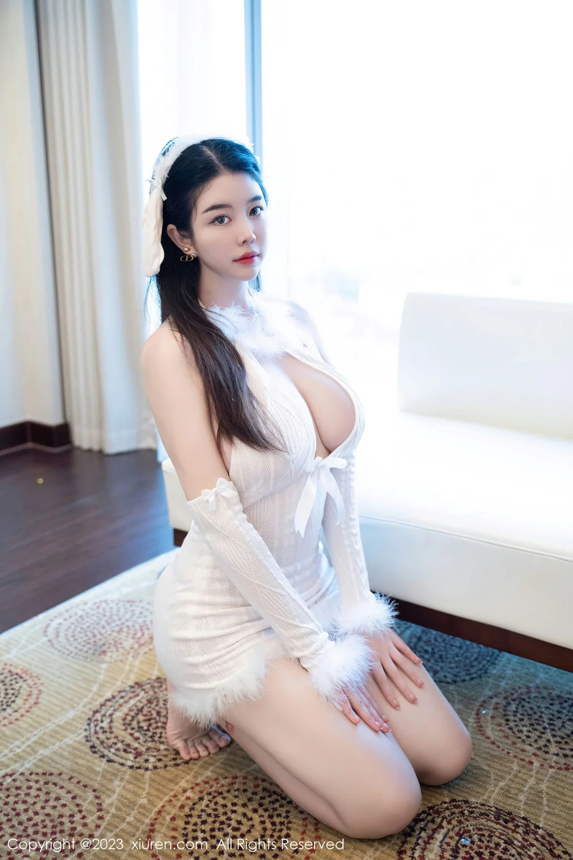  XiuRen 秀人 No.7172 樱桃小犊子 白色毛绒露肩性感写真 [56P]第4张