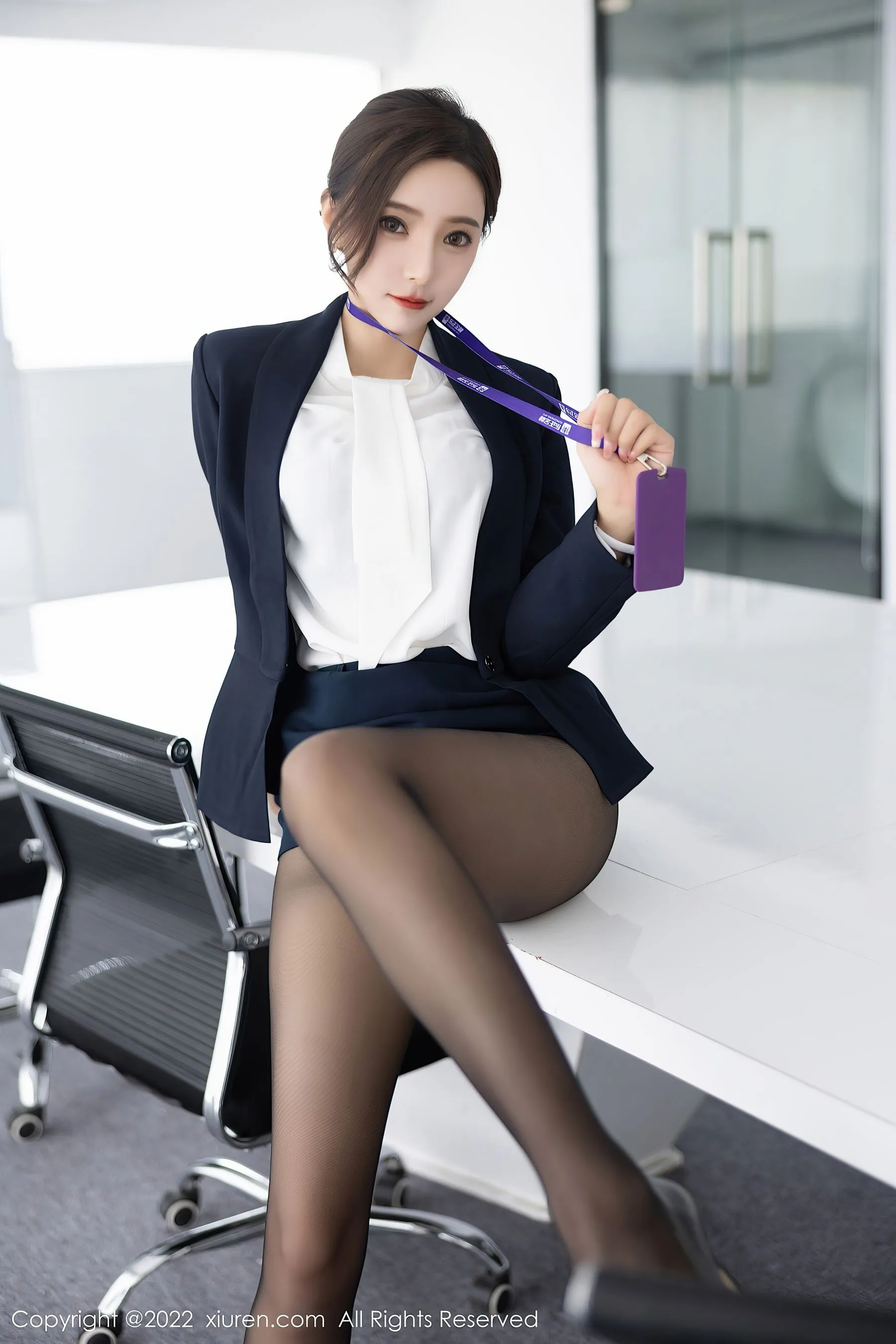  秀人网 No.5563 王馨瑶yanni 黑丝美腿第24张