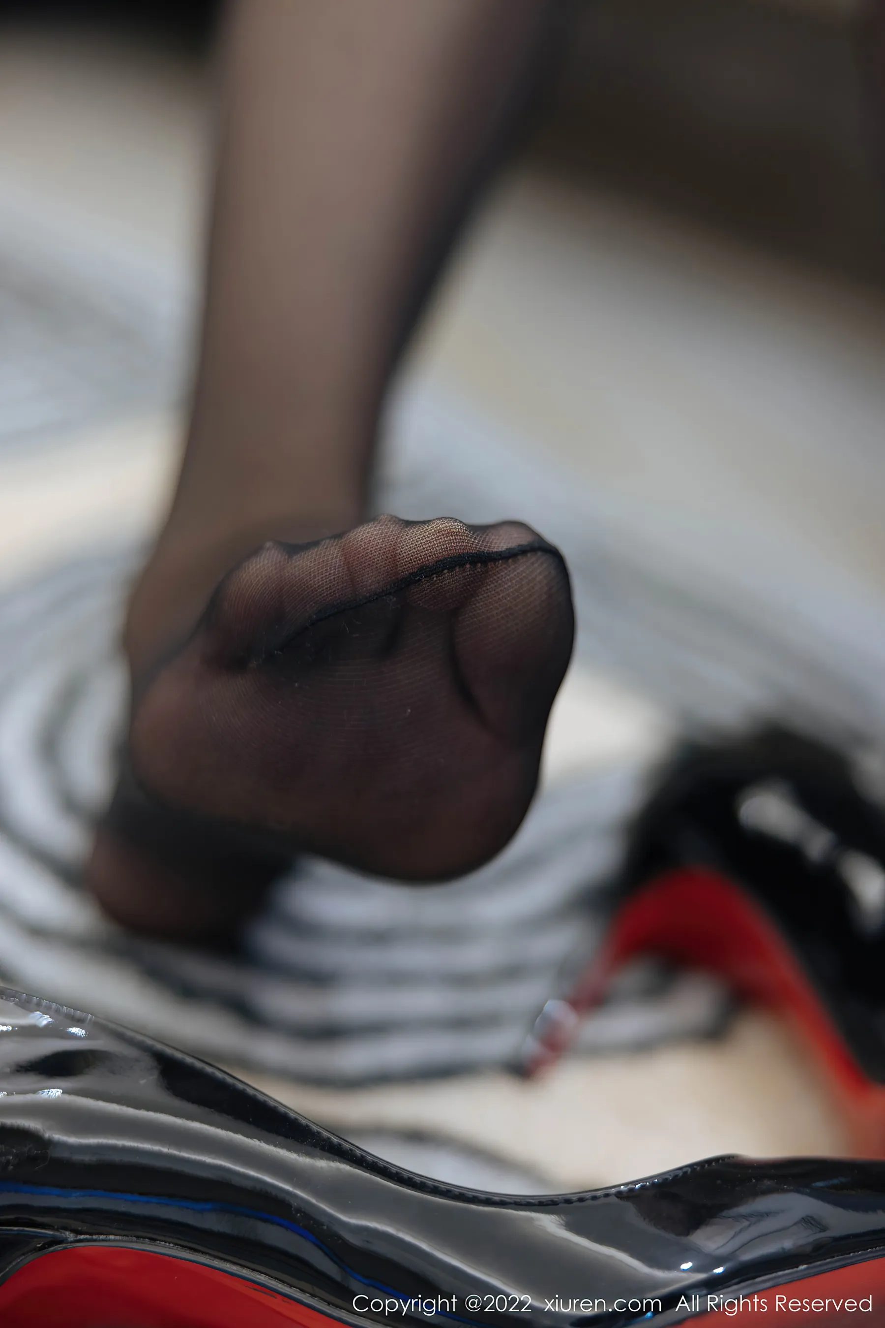  秀人网 No.4596 可樂Vicky 黑丝美腿第15张